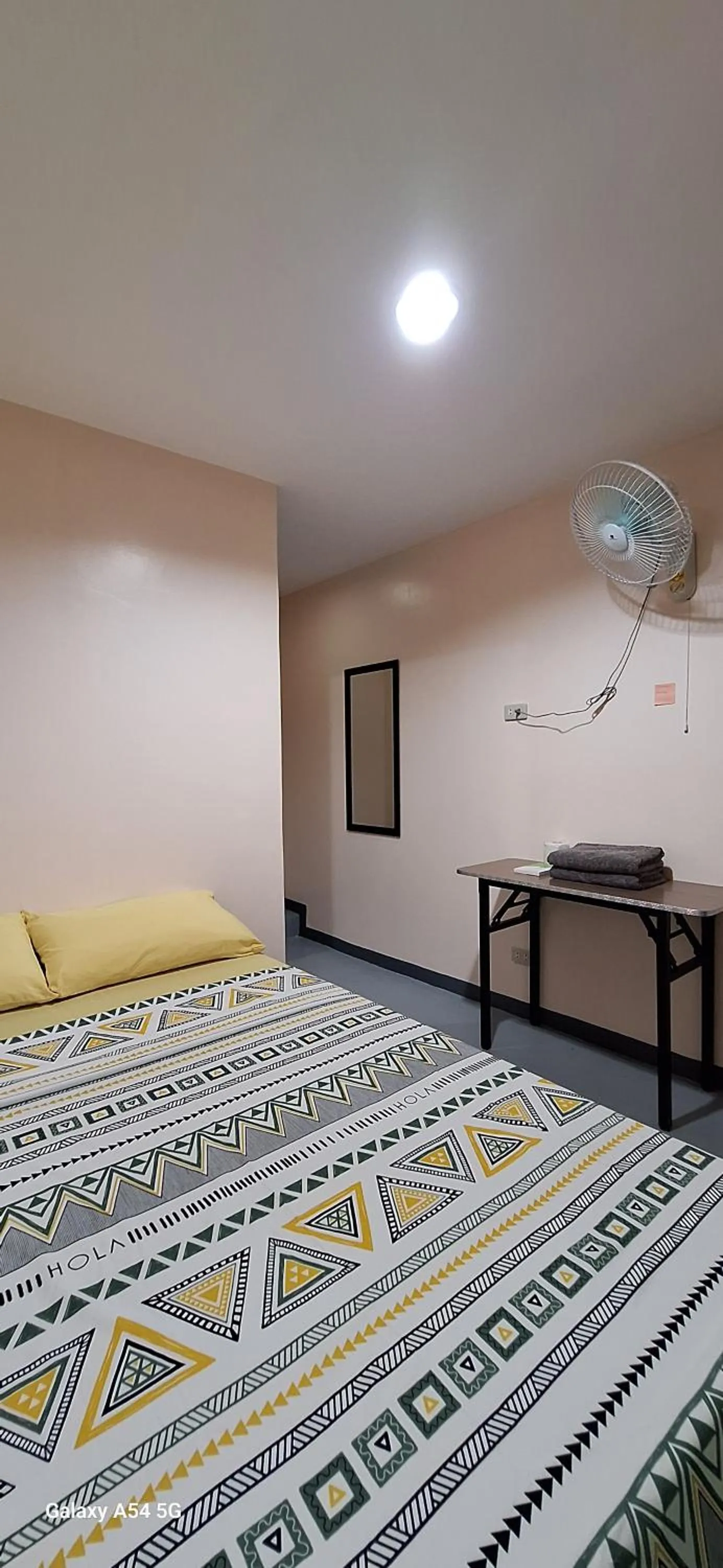 Shower, Bed in Rain Haven Lodging House