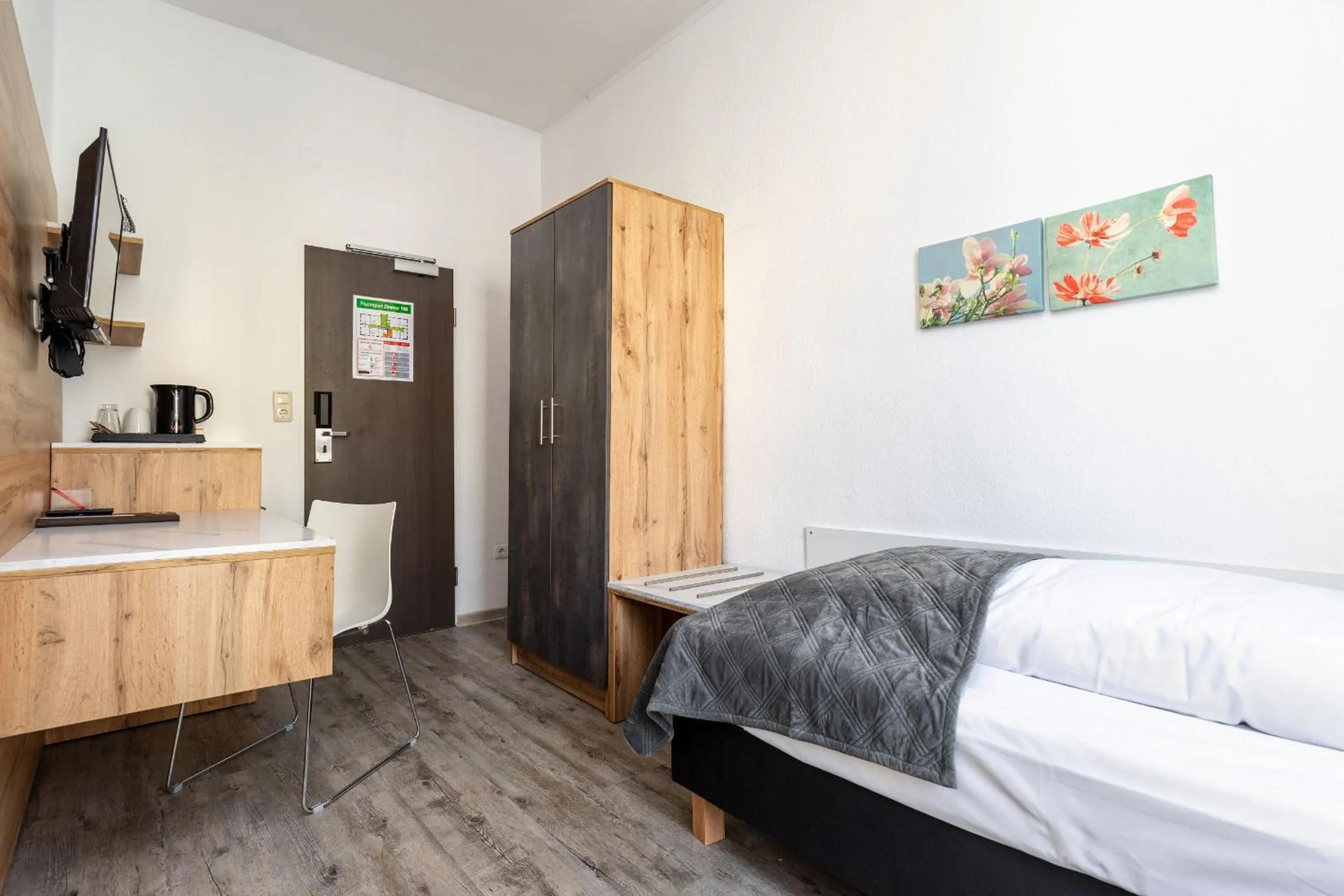 Photo of the whole room, Bed in Hotel am Ludwigsplatz