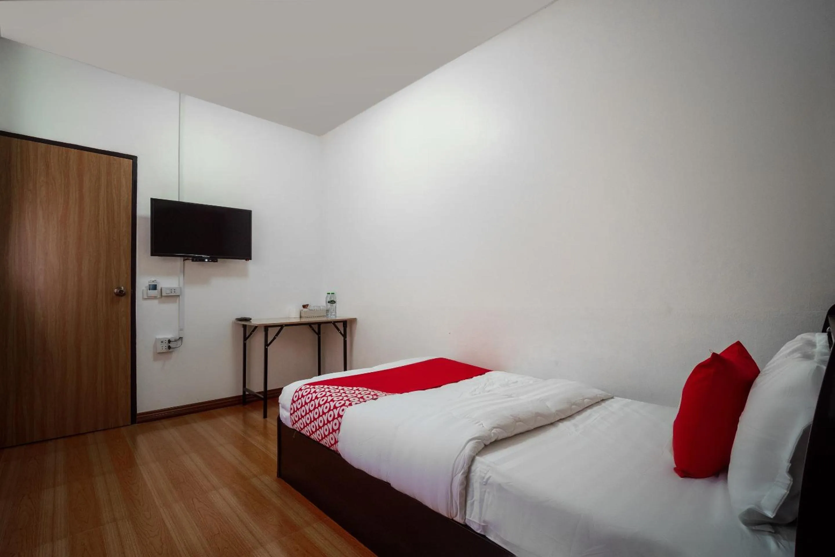 Bedroom, TV/Entertainment Center in OYO 836 PK Residence