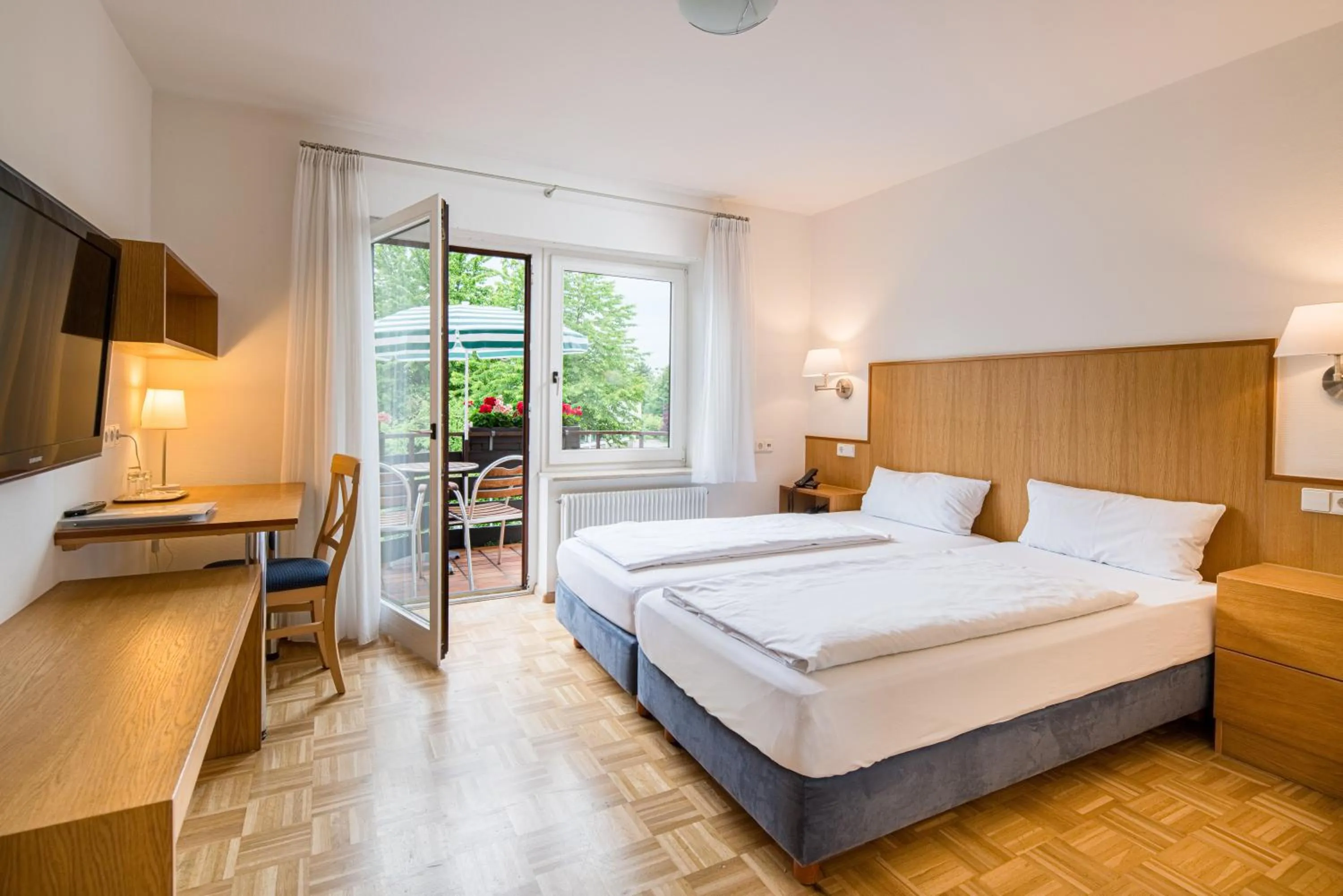 Photo of the whole room, Bed in Hotel garni Schacherer