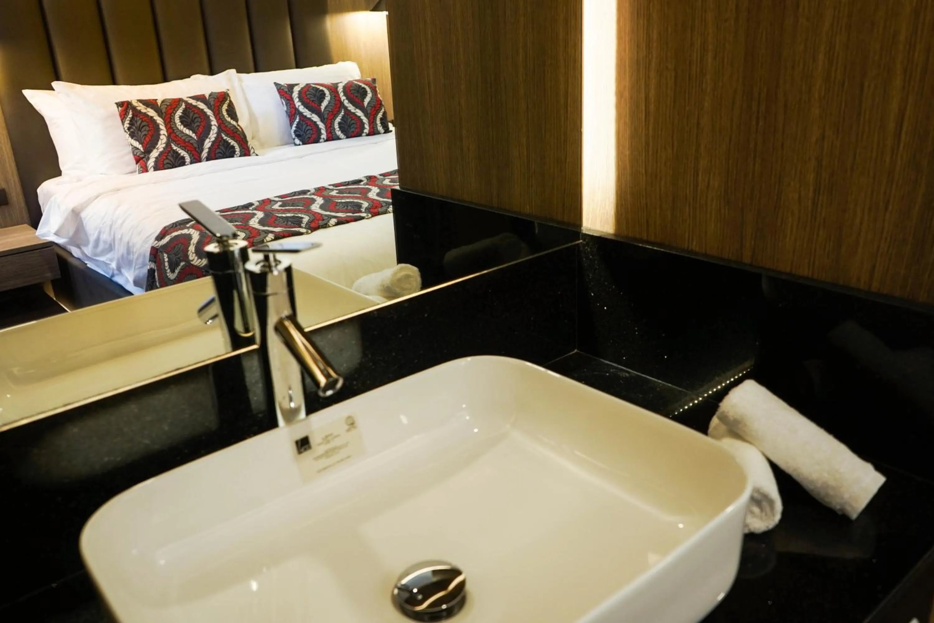 Bathroom, Bed in UNWND Boutique Hotel Makati