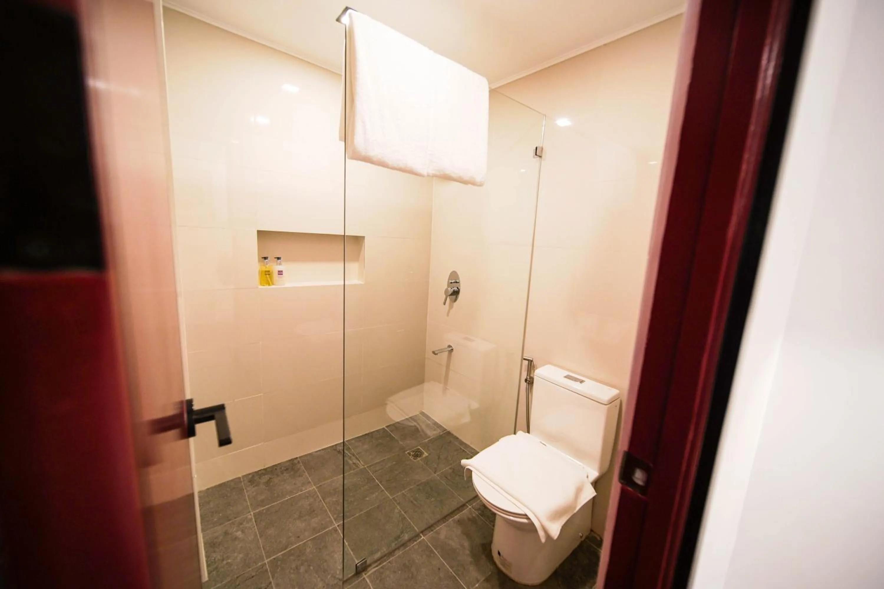 Toilet in UNWND Boutique Hotel Makati