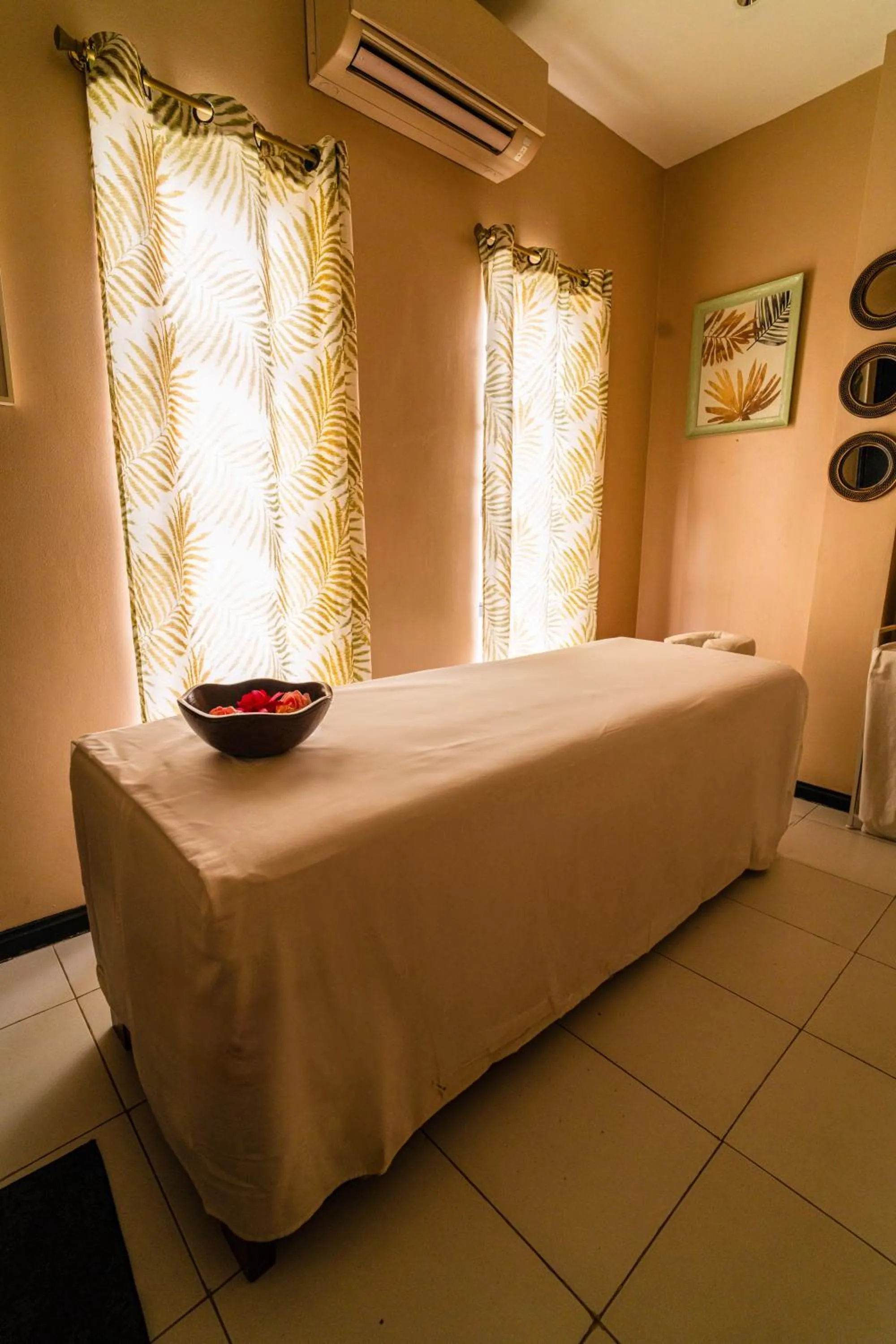 Massage, Bed in UNWND Boutique Hotel Makati