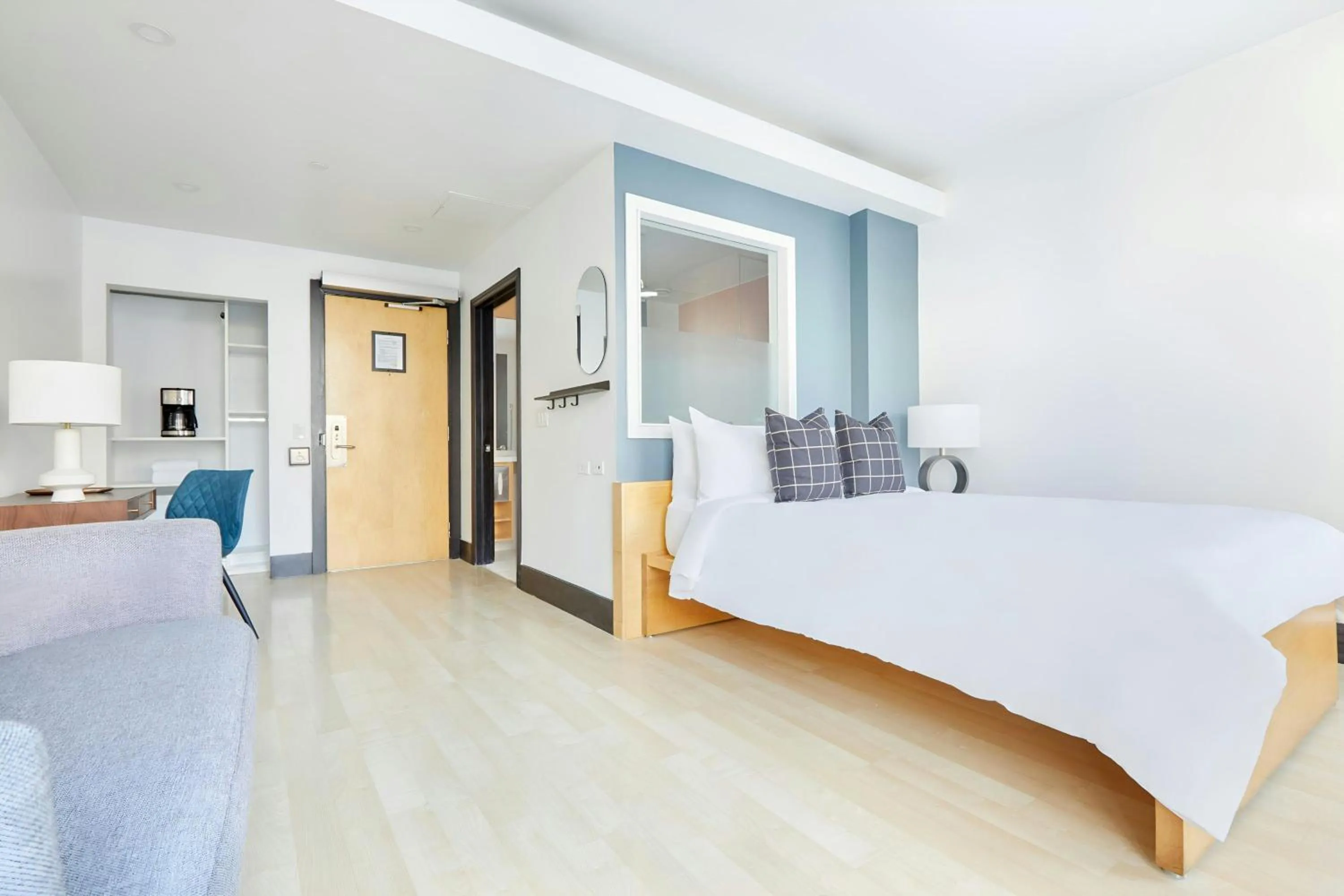 Bedroom, Bed in The Beverley Hotel Queen West, Sonder by Marriott Bonvoy