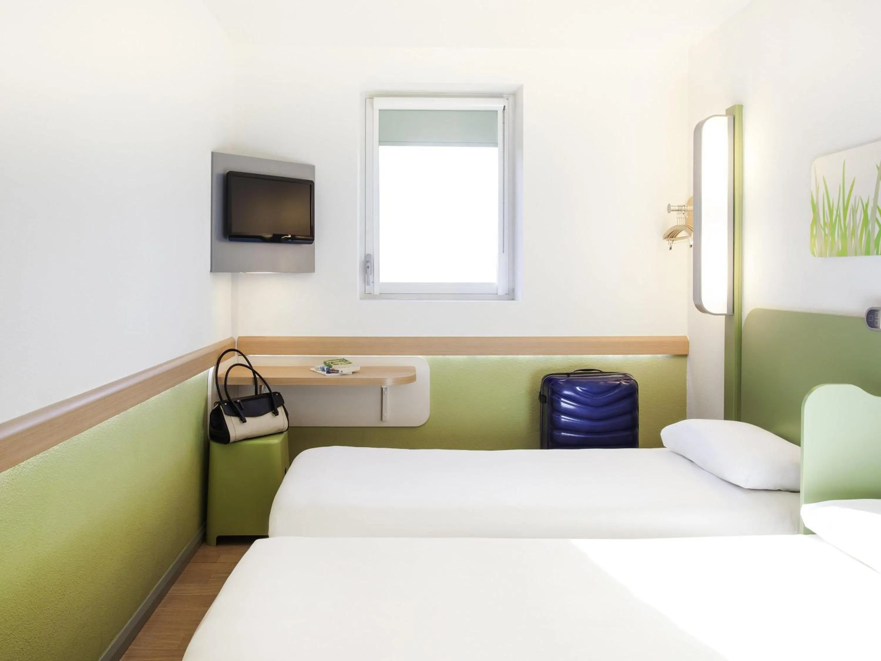 Bedroom, Bed in ibis budget London Hounslow