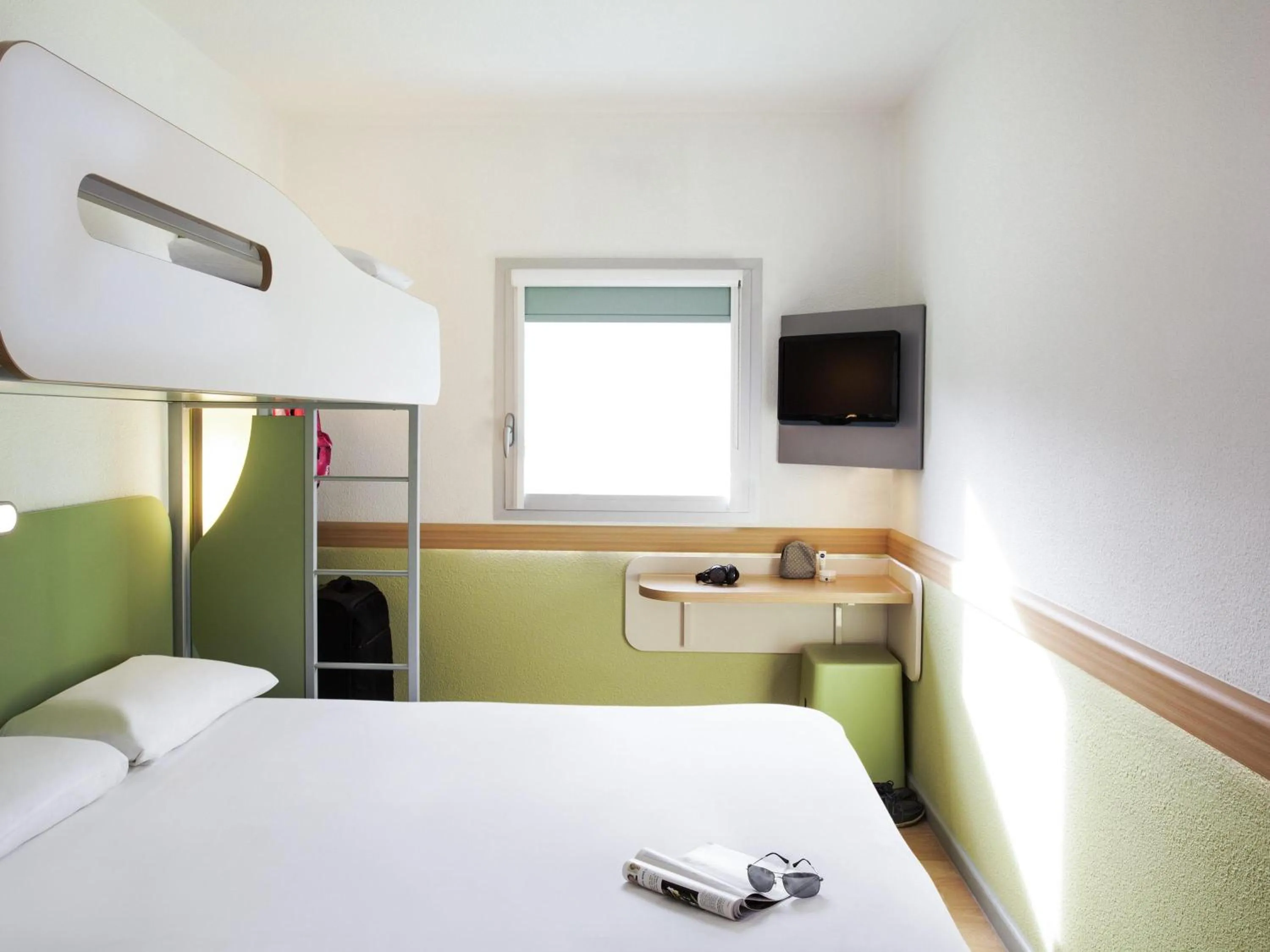 Bedroom, Bed in ibis budget London Hounslow