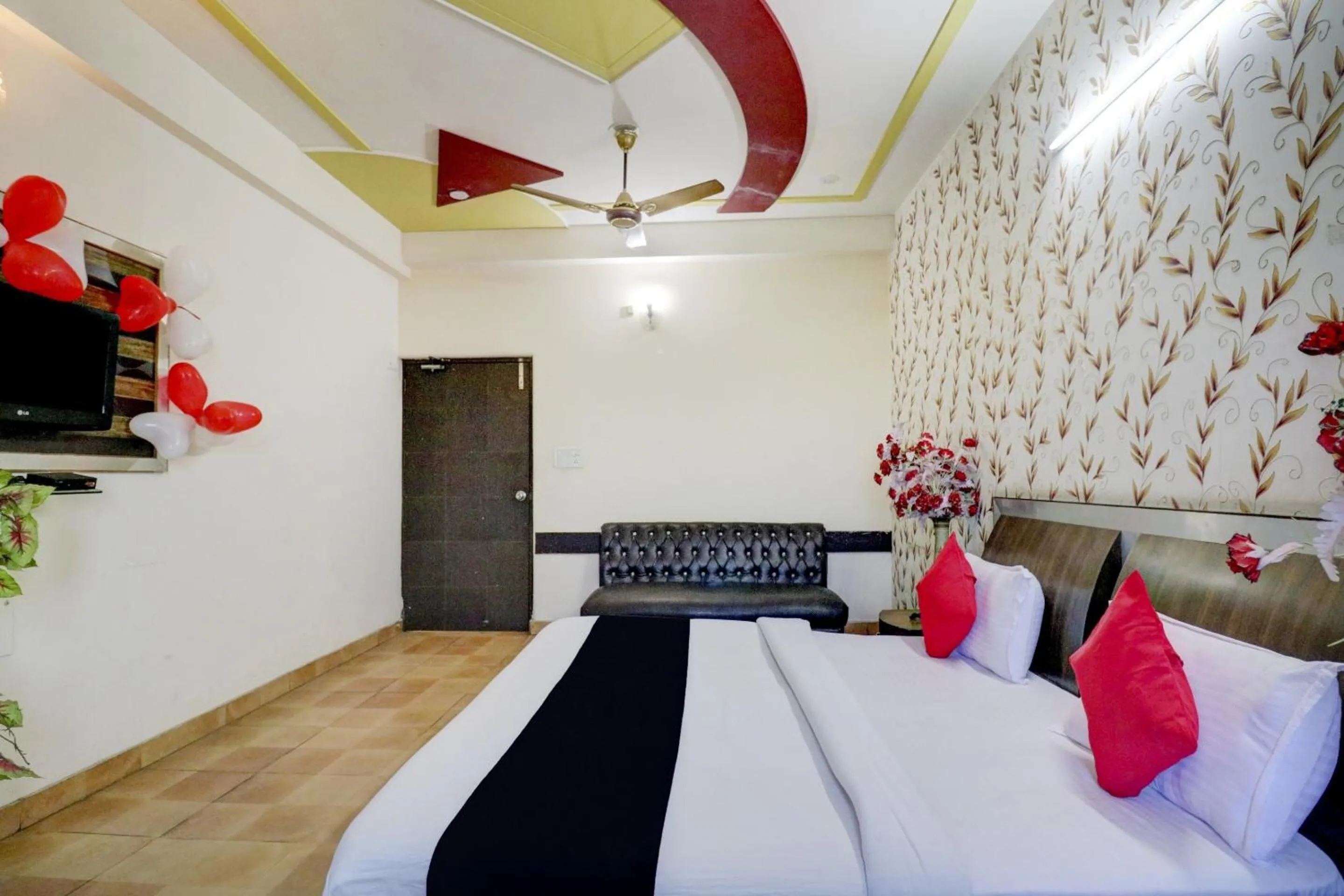 Bedroom, Bed in Hotel O Mukut Mahal