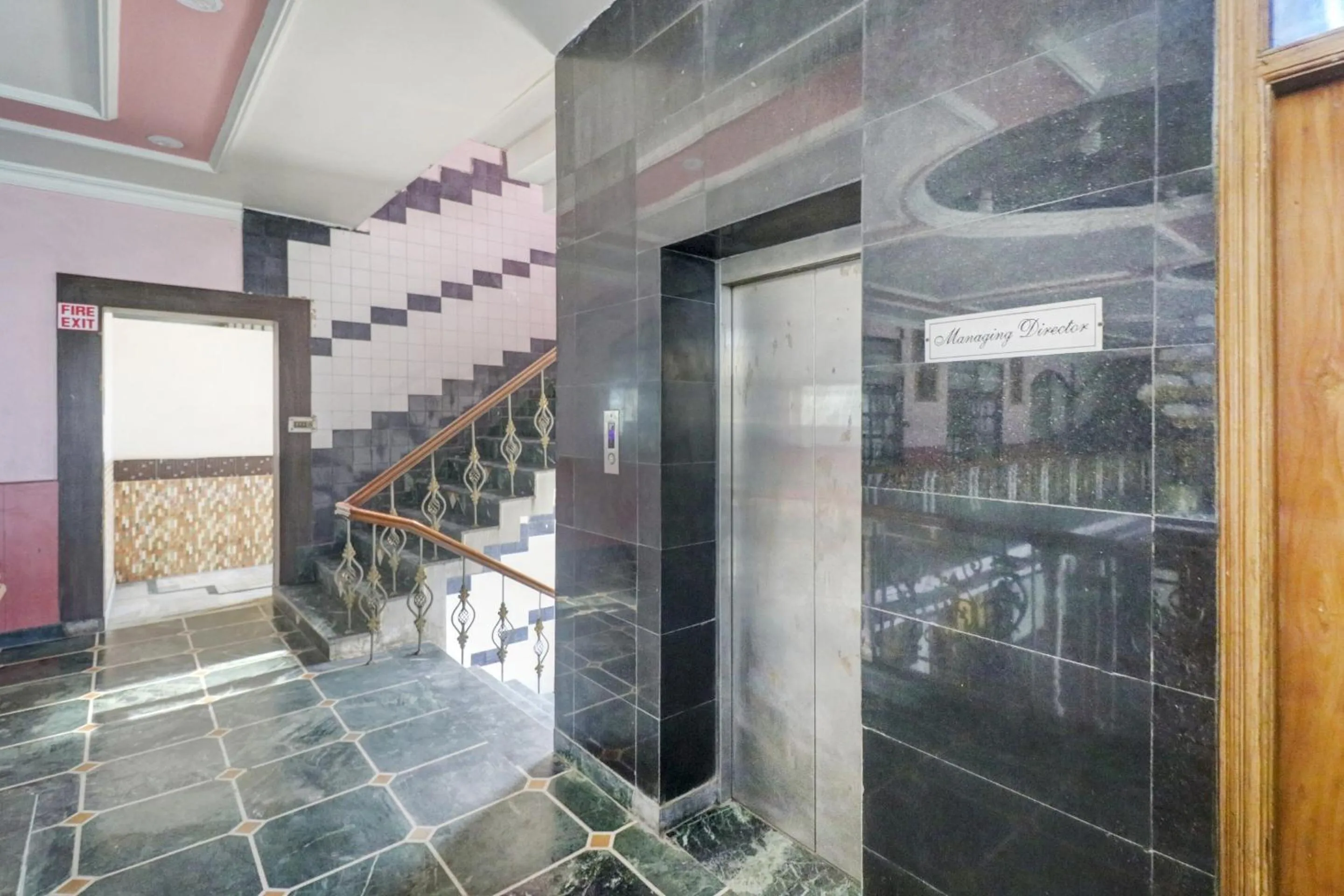 Facade/entrance in Hotel O Mukut Mahal