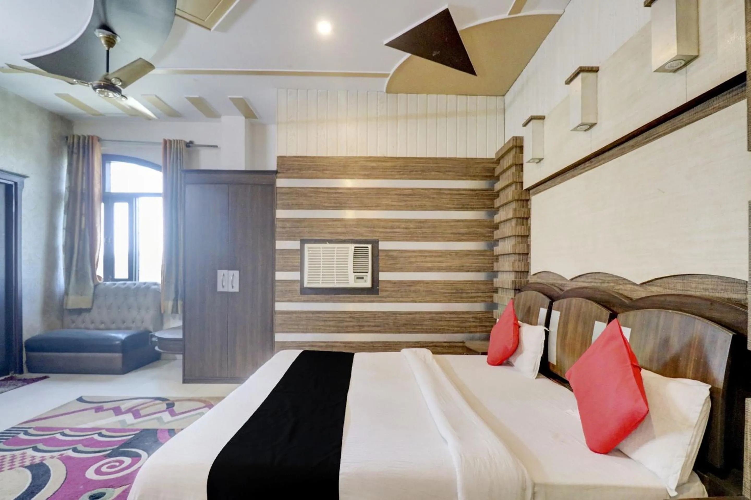 Bedroom, Bed in Hotel O Mukut Mahal