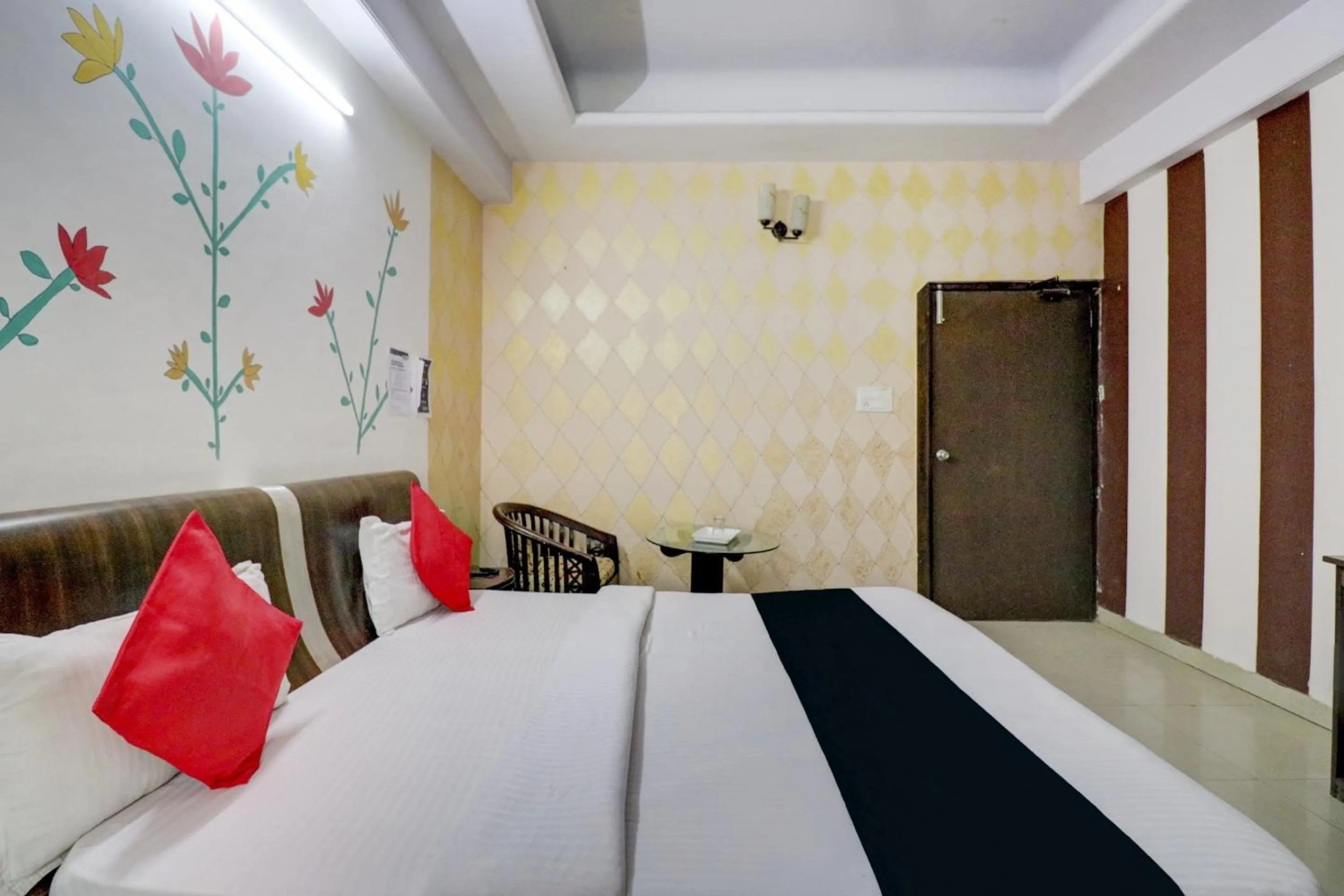 Bedroom, Bed in Hotel O Mukut Mahal