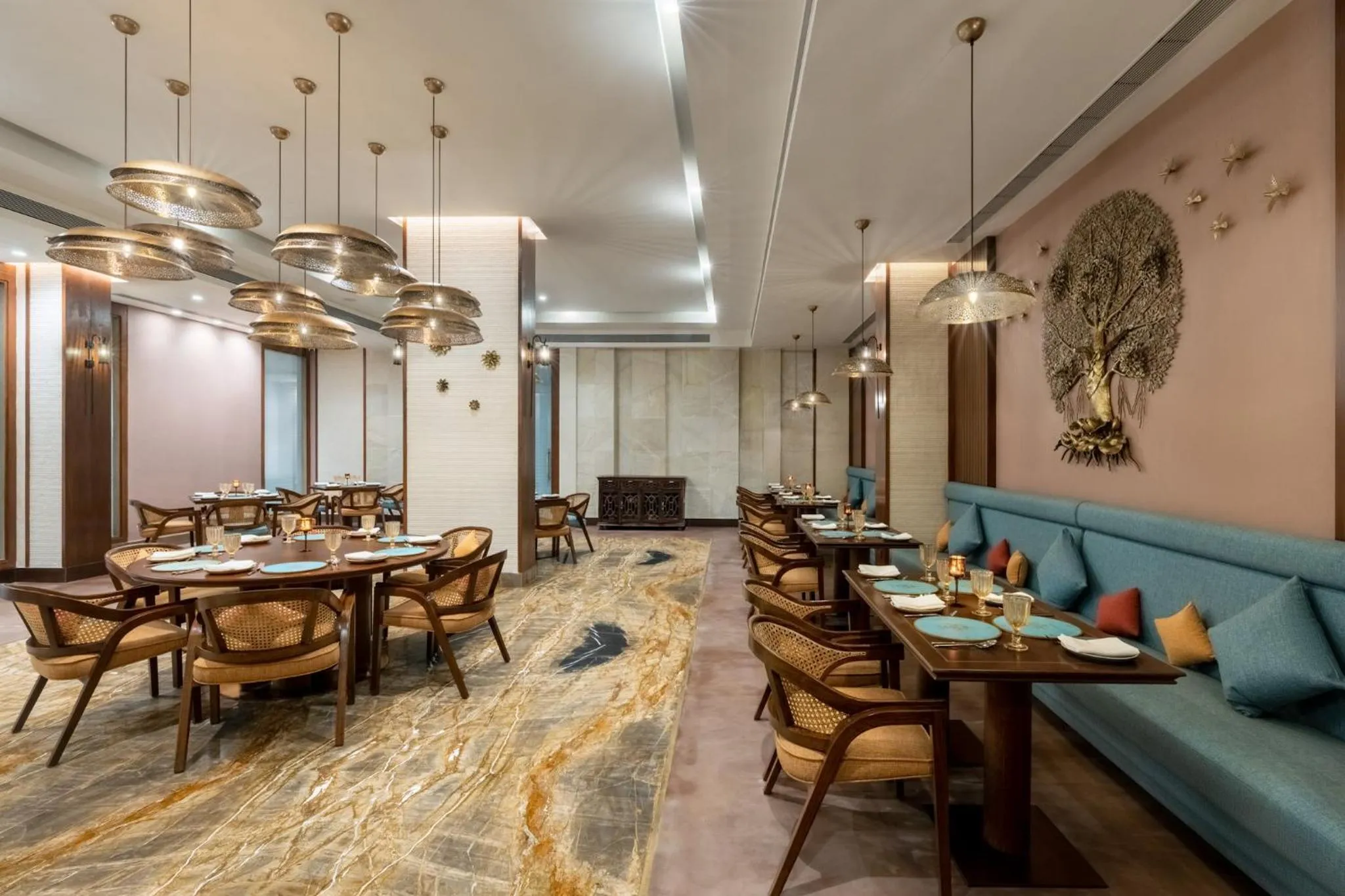 Restaurant/places to eat in Vivanta Ahmedabad SG Highway