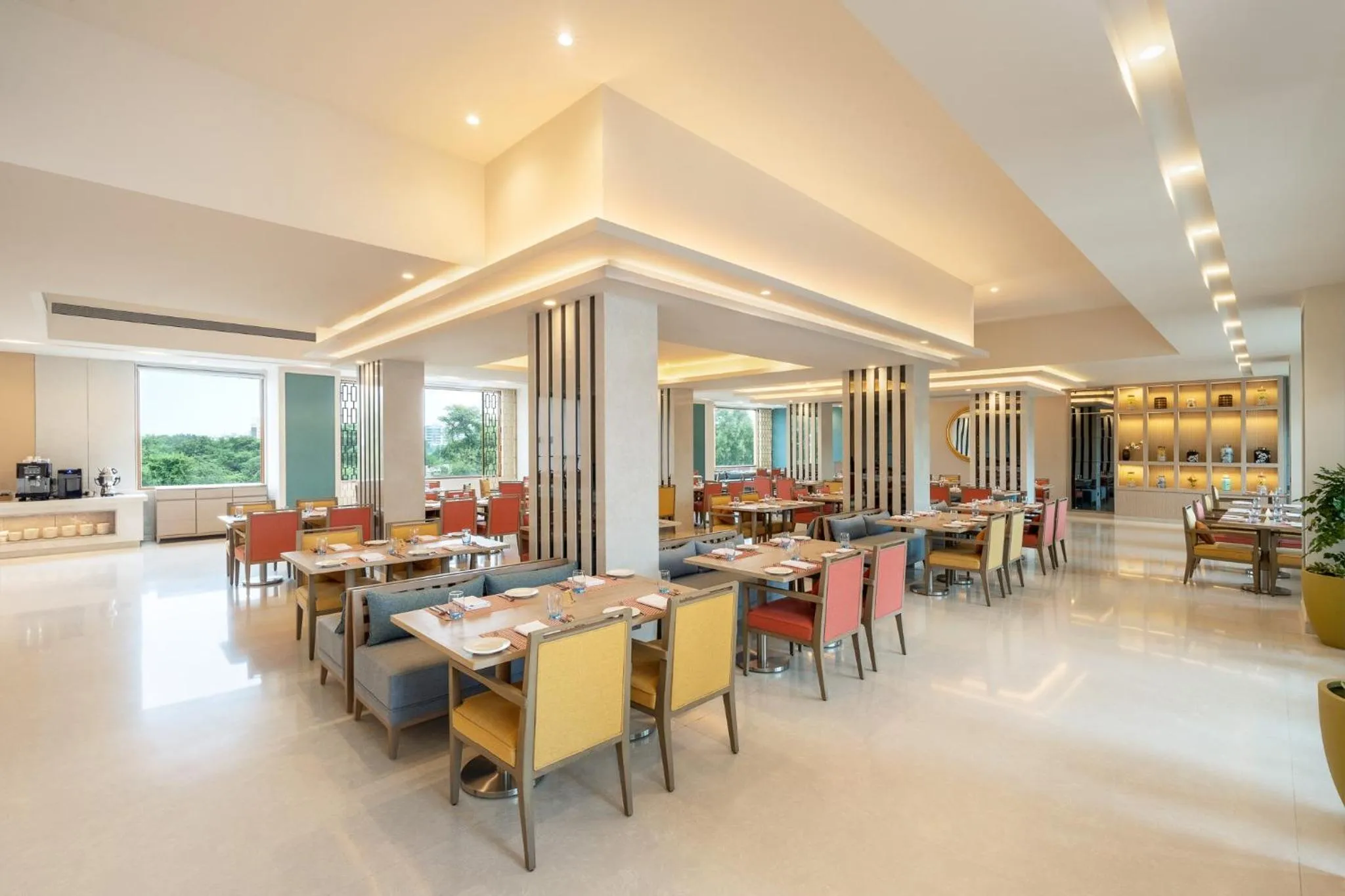 Restaurant/places to eat in Vivanta Ahmedabad SG Highway