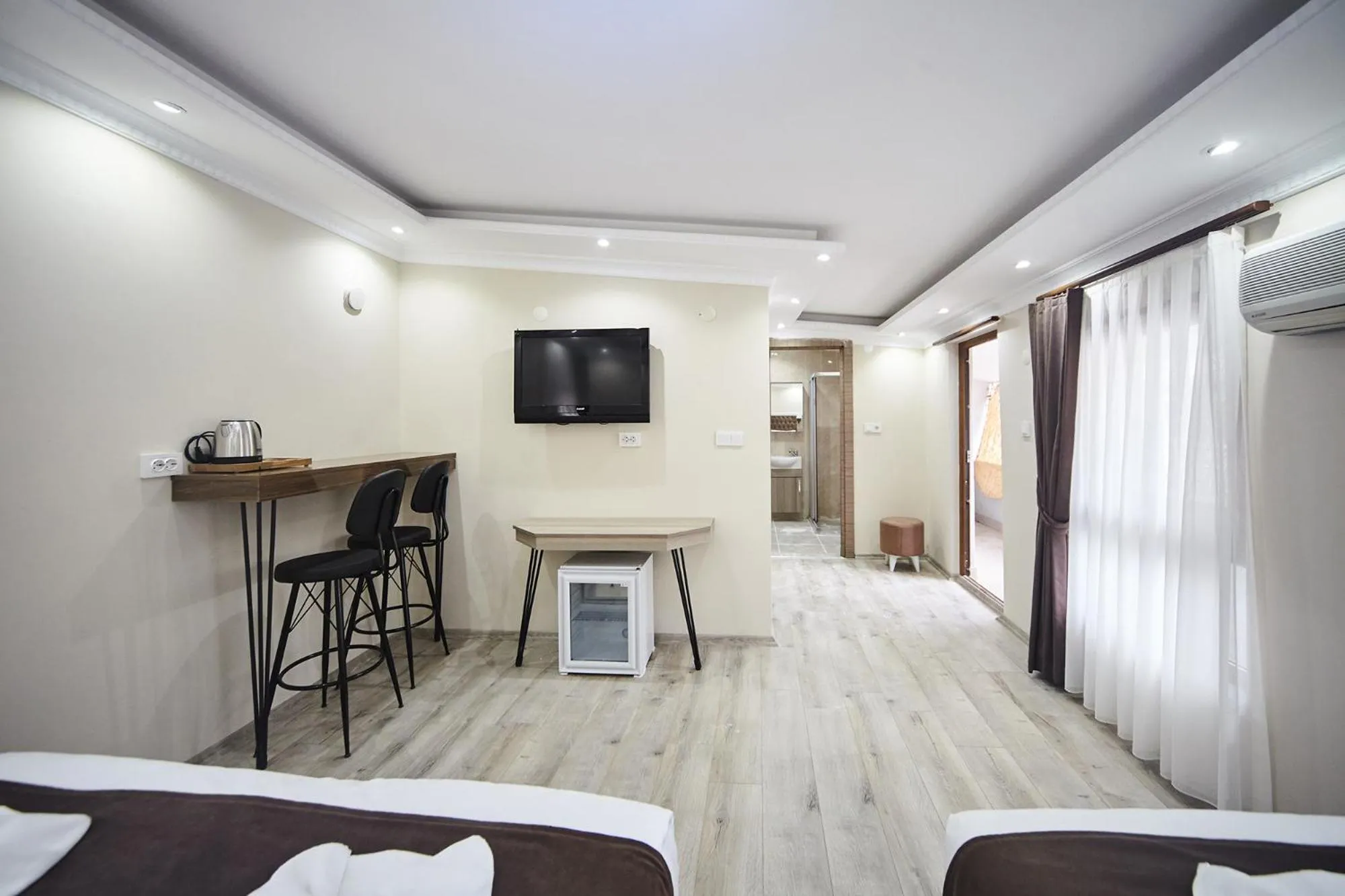 Seating area, Bed in Luna Suites Taksim