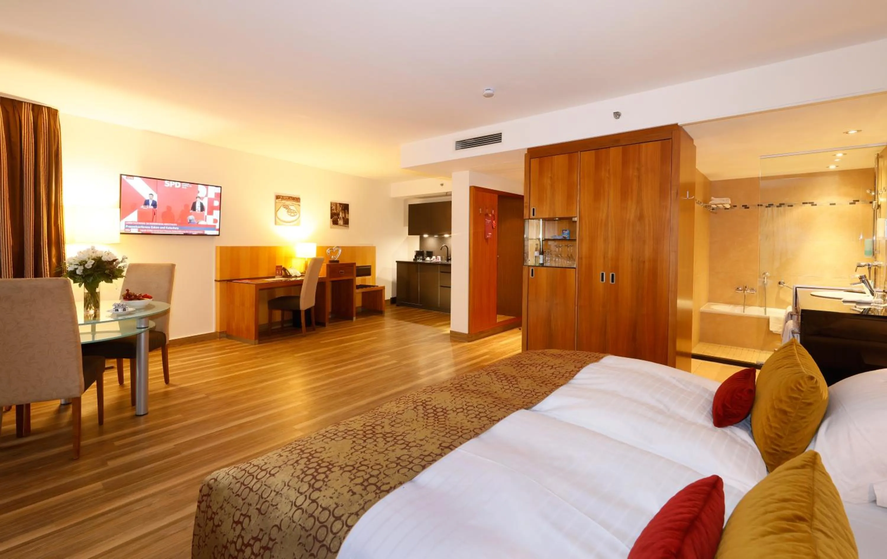 Photo of the whole room, Bed in FAVORITE Parkhotel