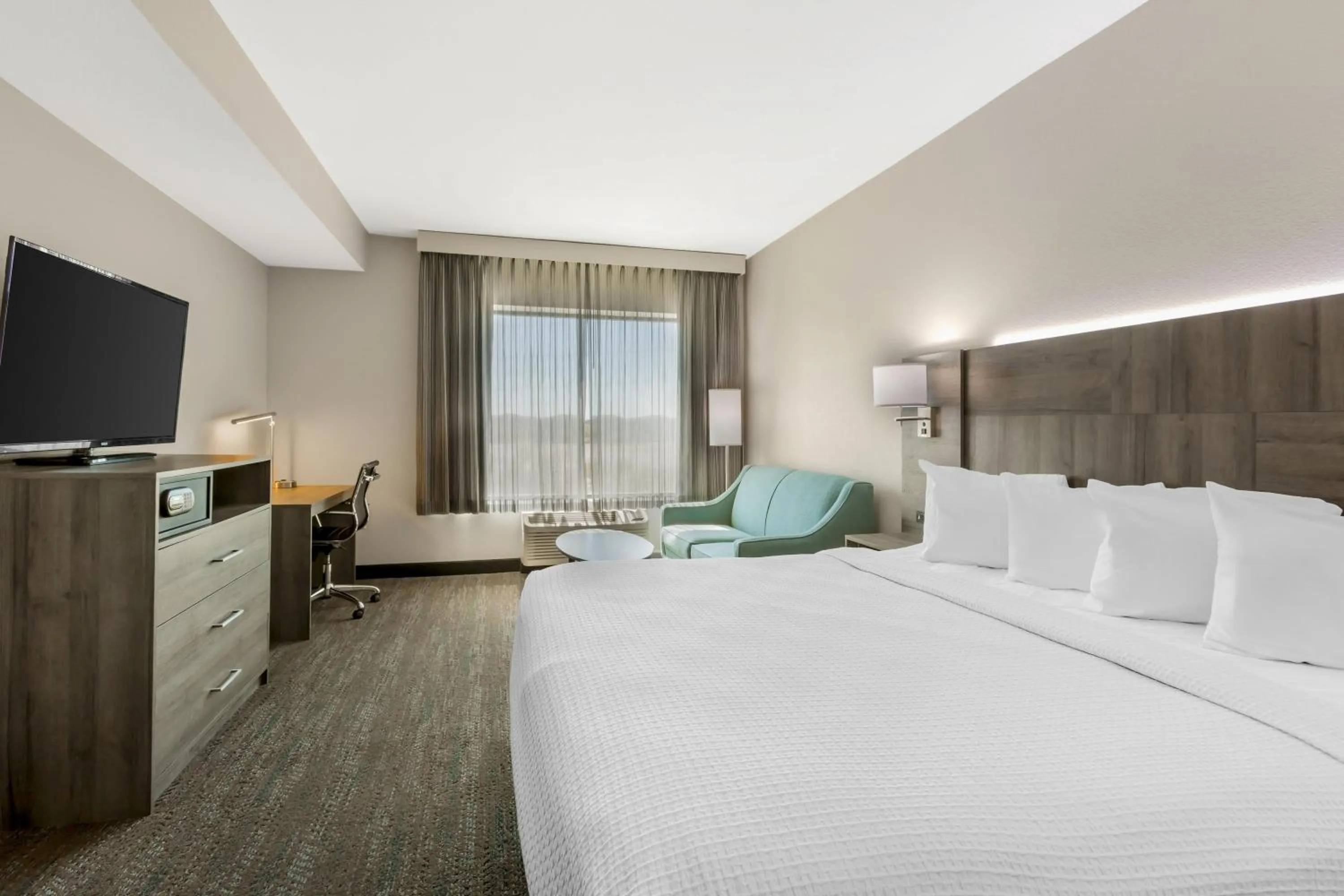 Bedroom, Bed in Best Western Plus Executive Residency Phoenix North Happy Valley