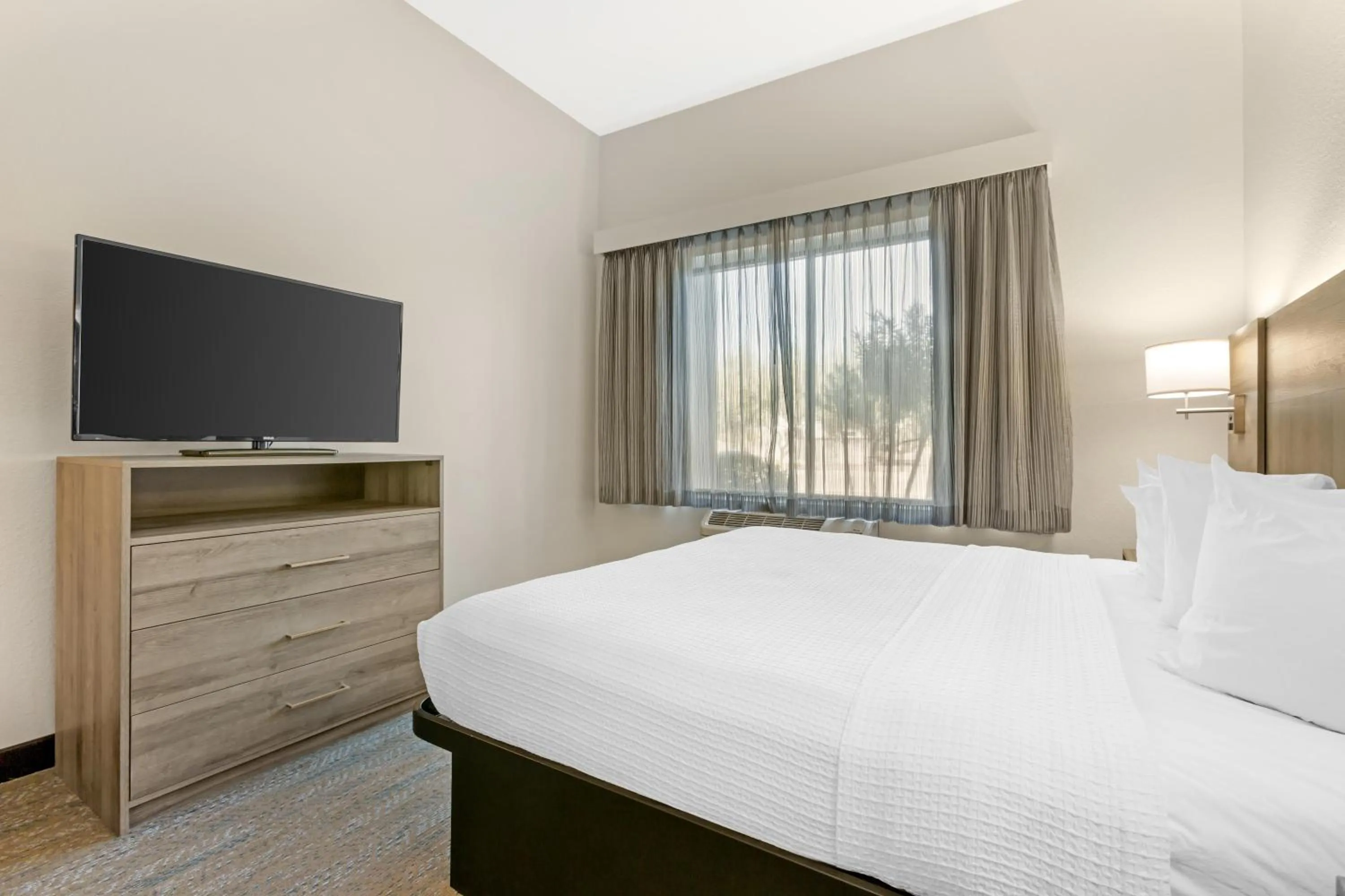 Bedroom, Bed in Best Western Plus Executive Residency Phoenix North Happy Valley