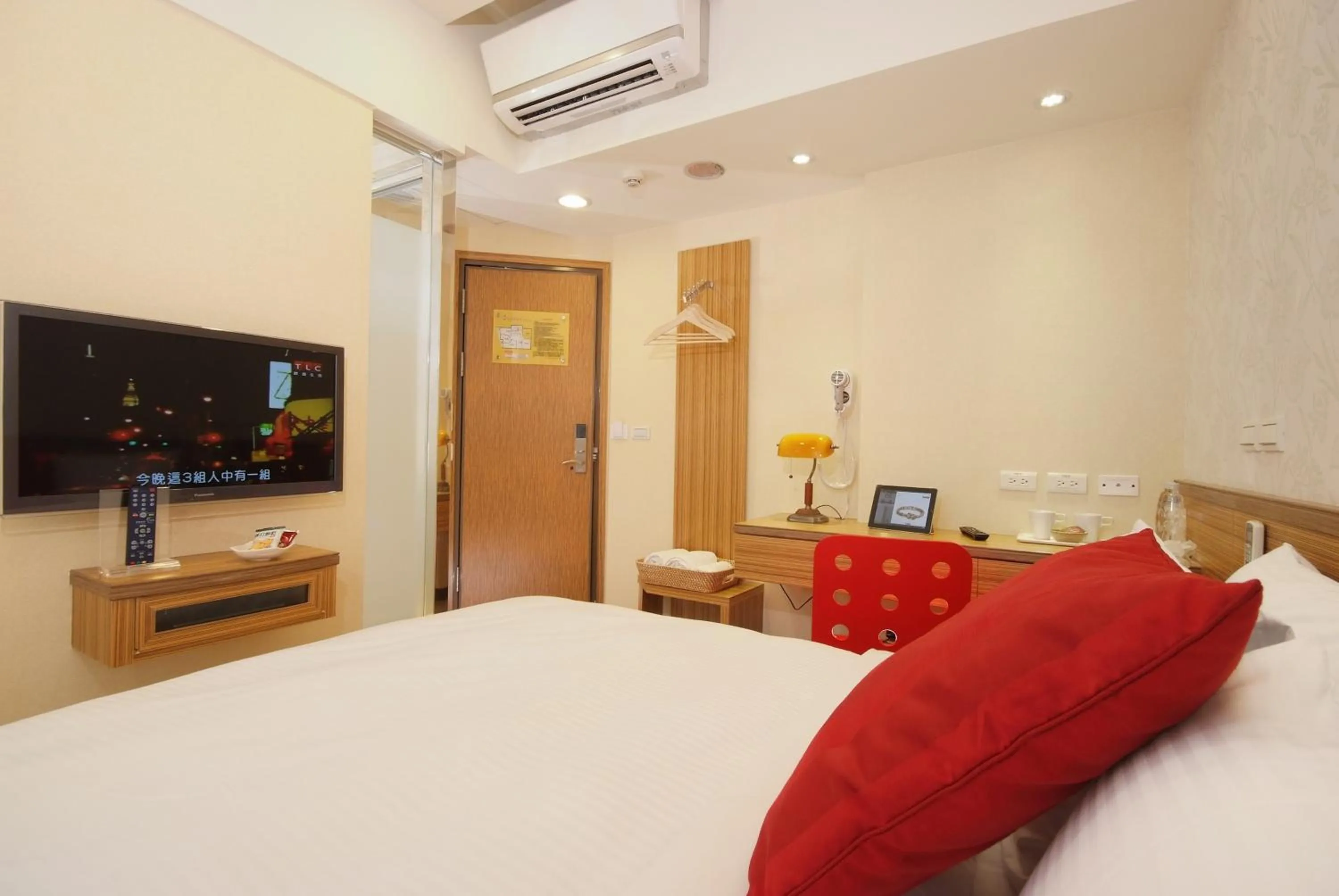 Photo of the whole room, Bed in Golden Hotel