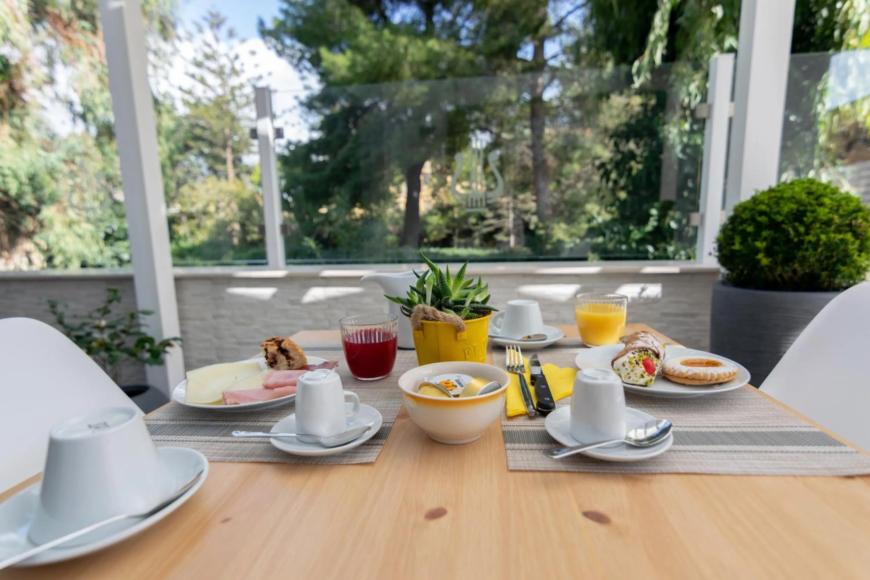 Breakfast in Apollo Bed & Breakfast