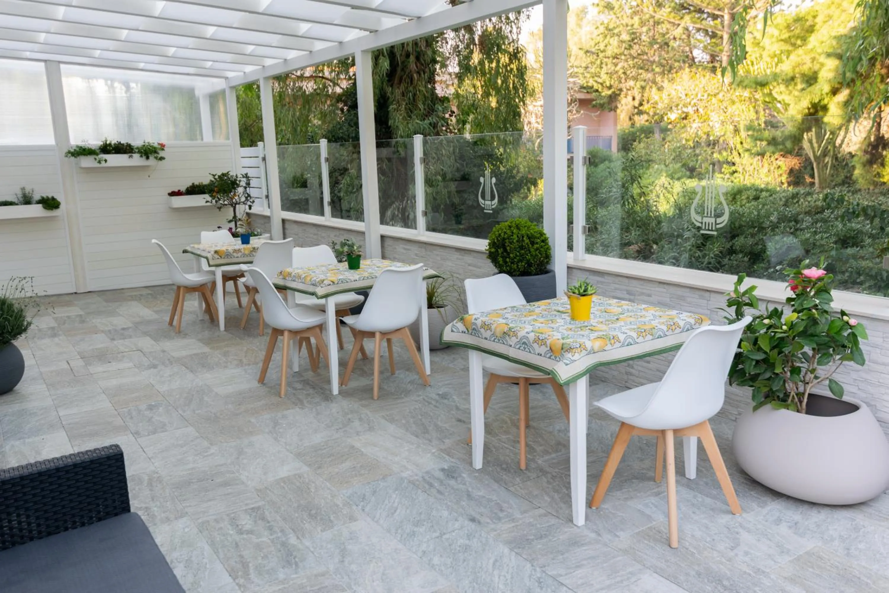 Property building in Apollo Bed & Breakfast