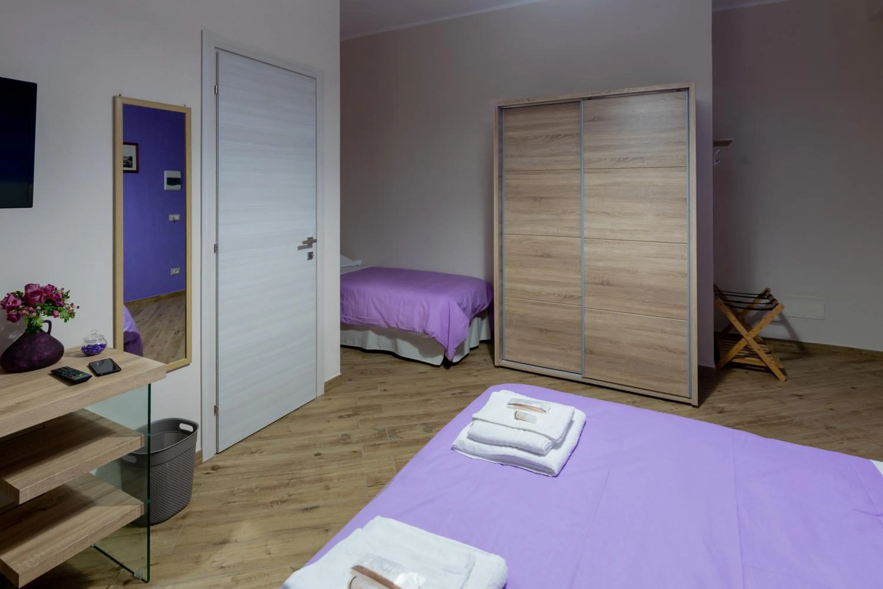 Photo of the whole room, Bed in Apollo Bed & Breakfast