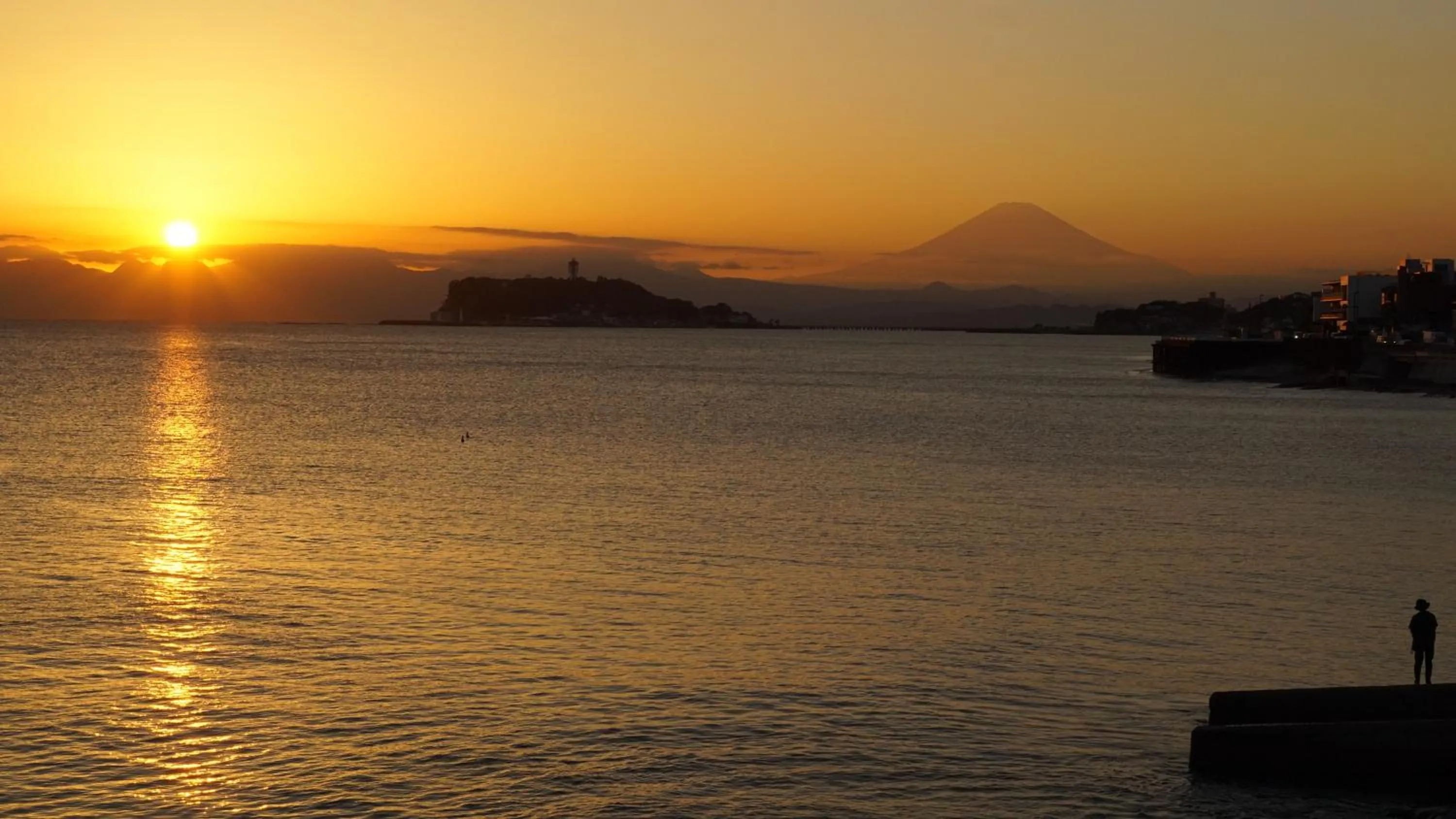 Property building in IZA Kamakura Guest House and Bar