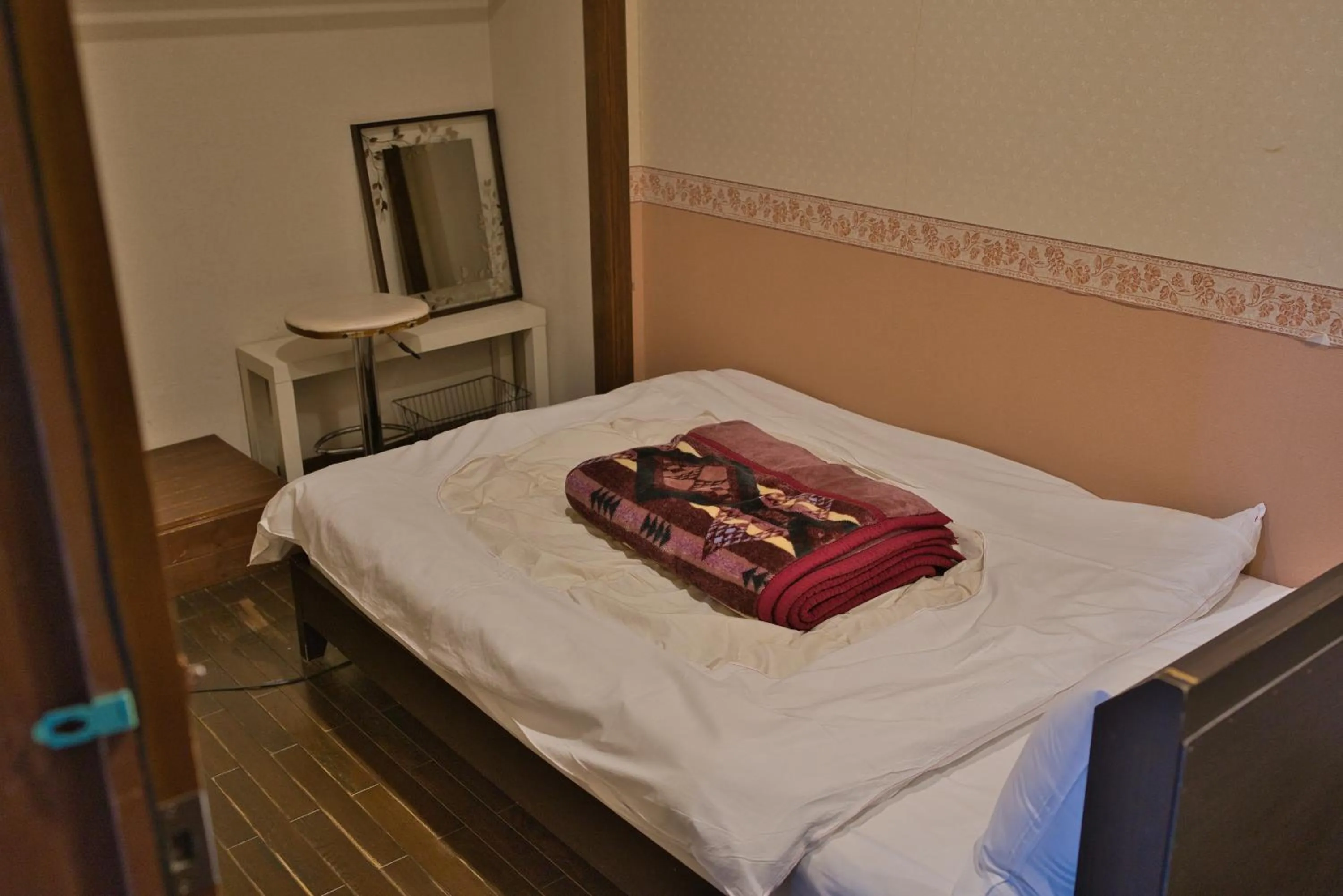 Photo of the whole room, Bed in IZA Kamakura Guest House and Bar
