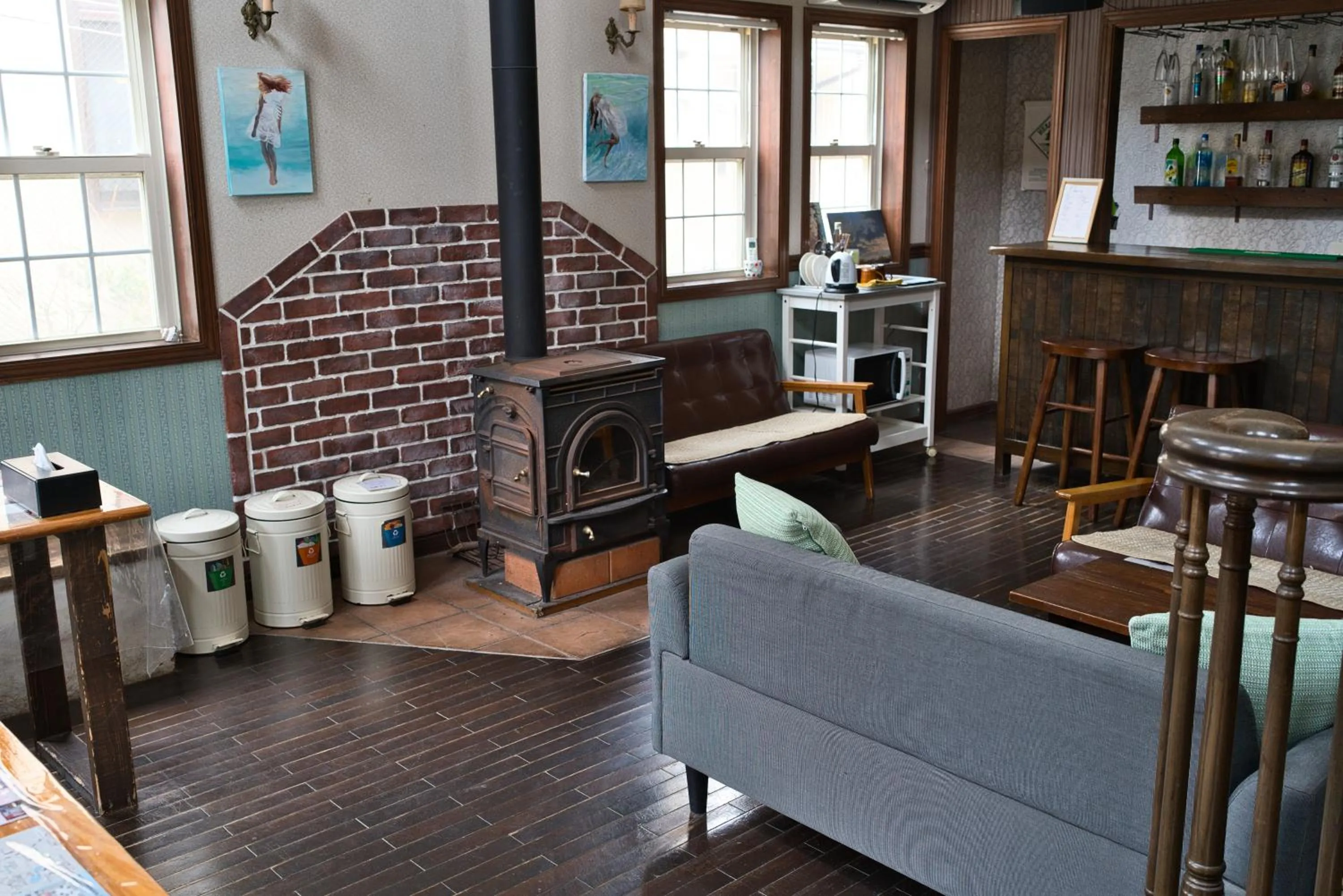 Lounge or bar in IZA Kamakura Guest House and Bar