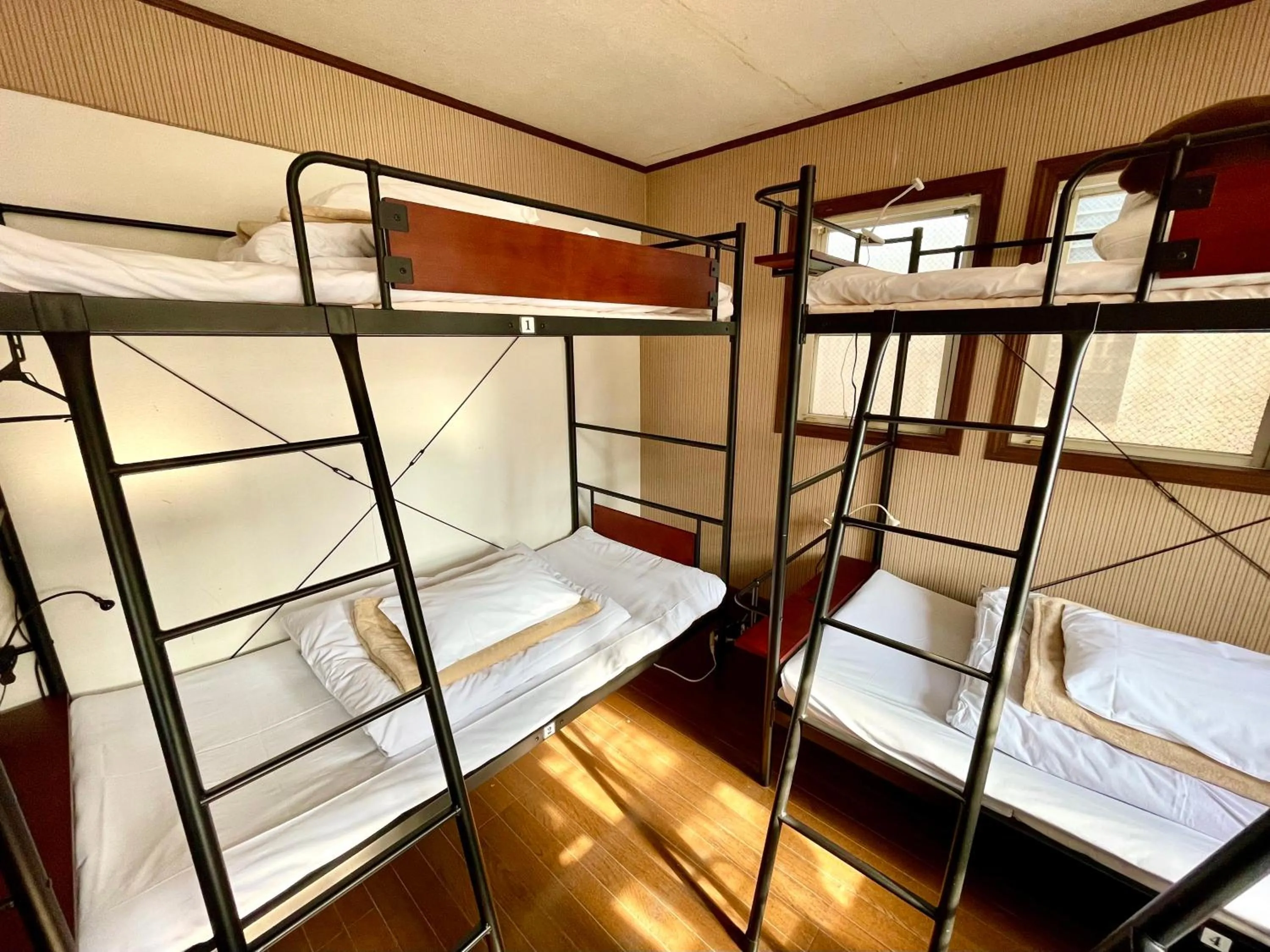 bunk bed, Bed in IZA Kamakura Guest House and Bar