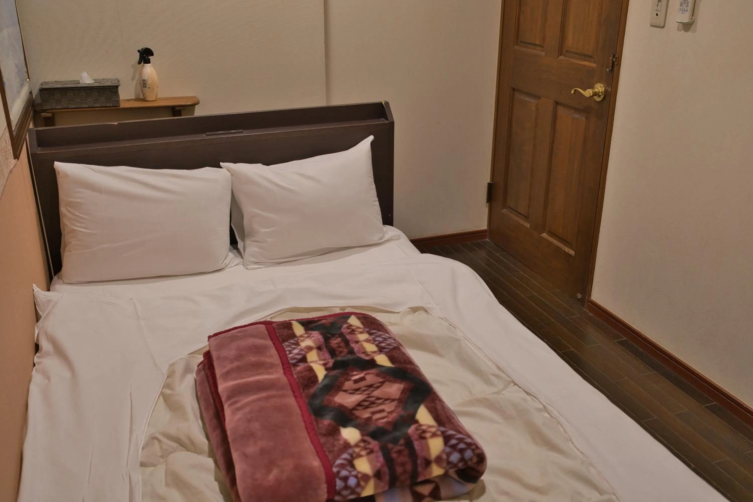 Photo of the whole room, Bed in IZA Kamakura Guest House and Bar