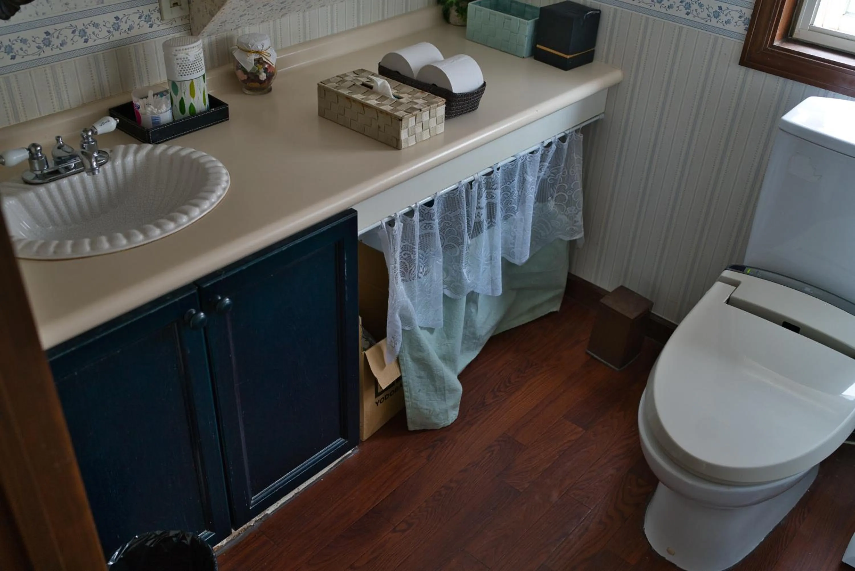 Toilet in IZA Kamakura Guest House and Bar