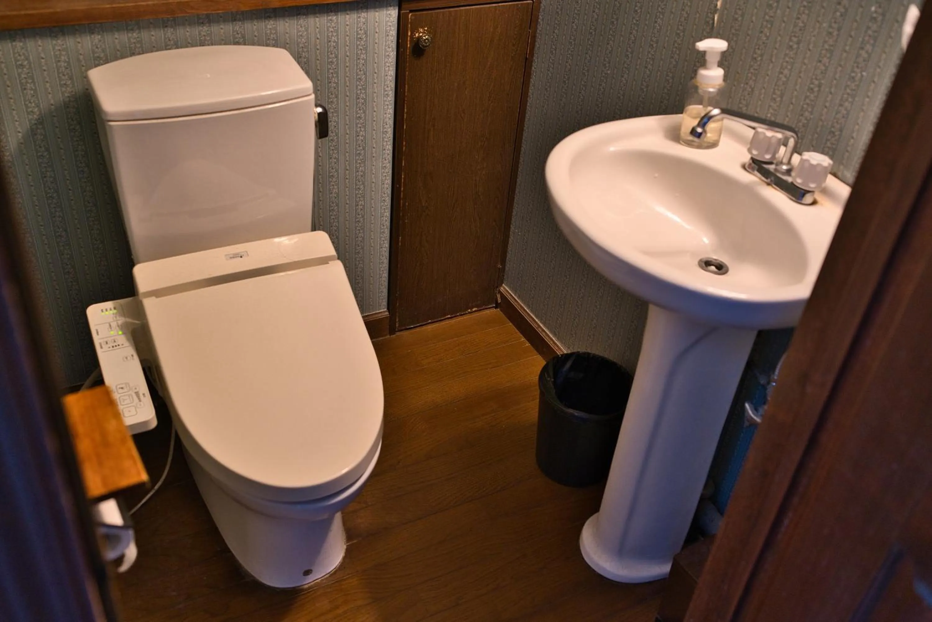 Toilet in IZA Kamakura Guest House and Bar