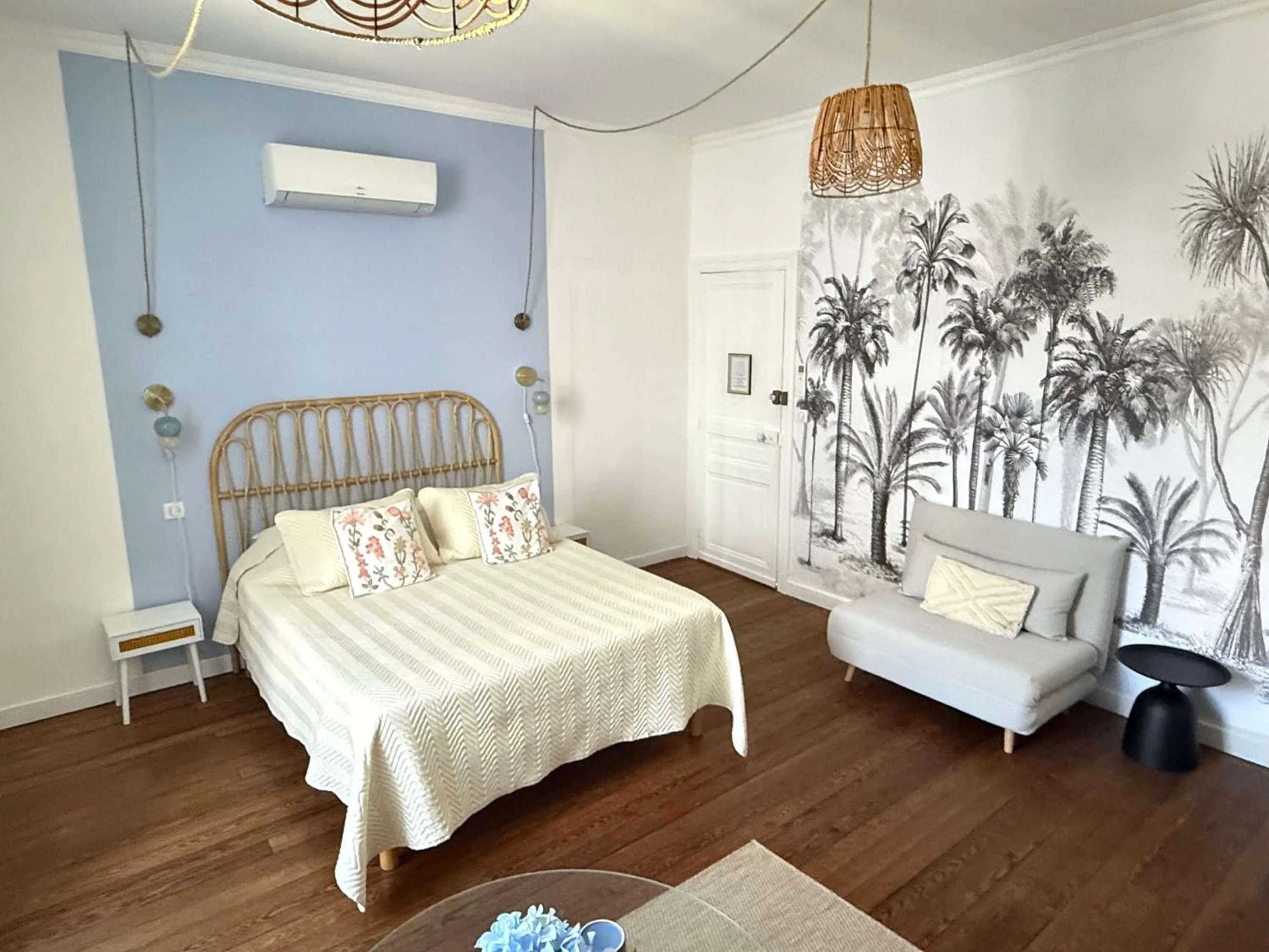 Photo of the whole room, Bed in Chambres d'hotes - Le Magnolia