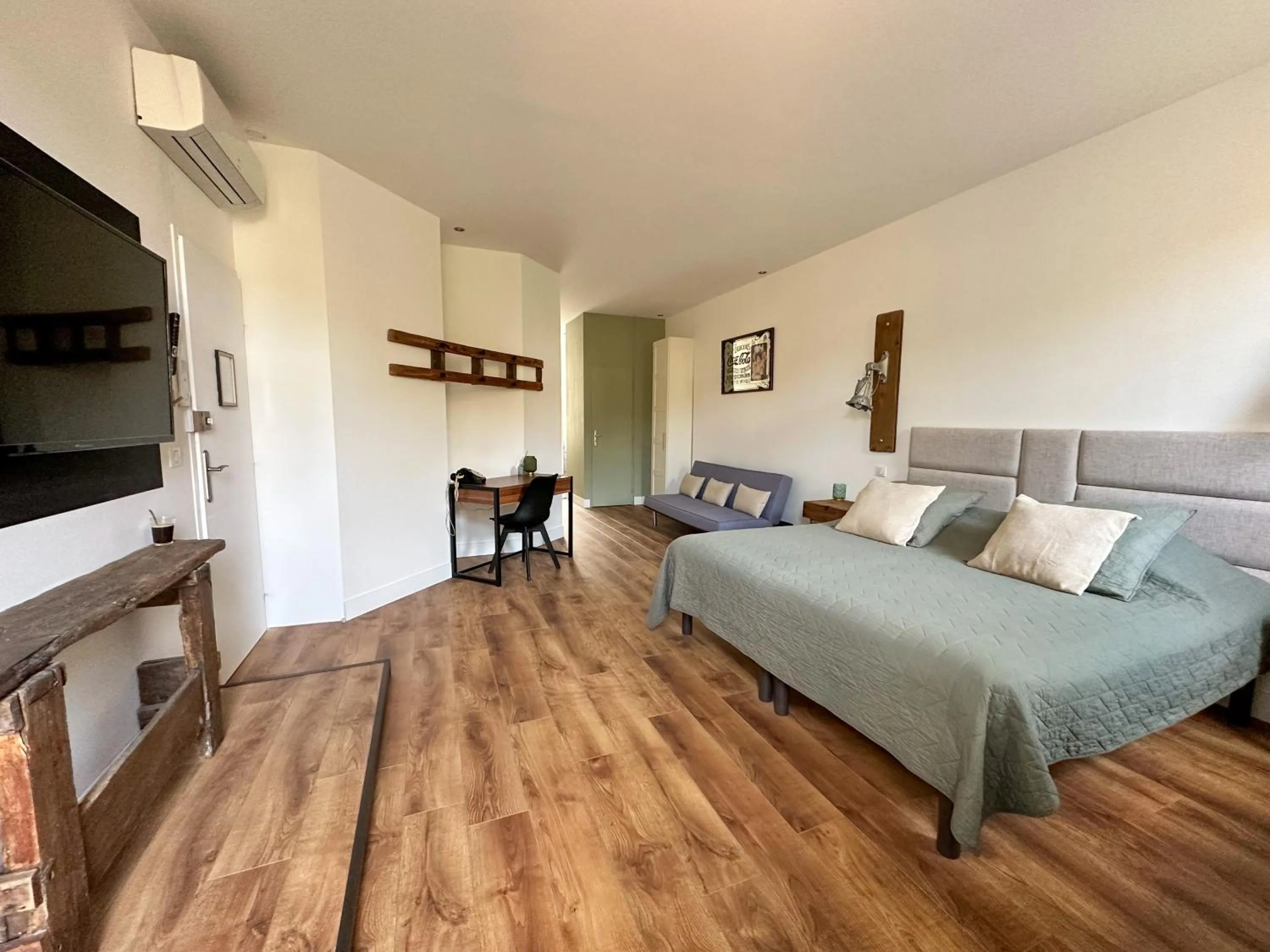 Bedroom, Bed in Chambres d'hotes - Le Magnolia