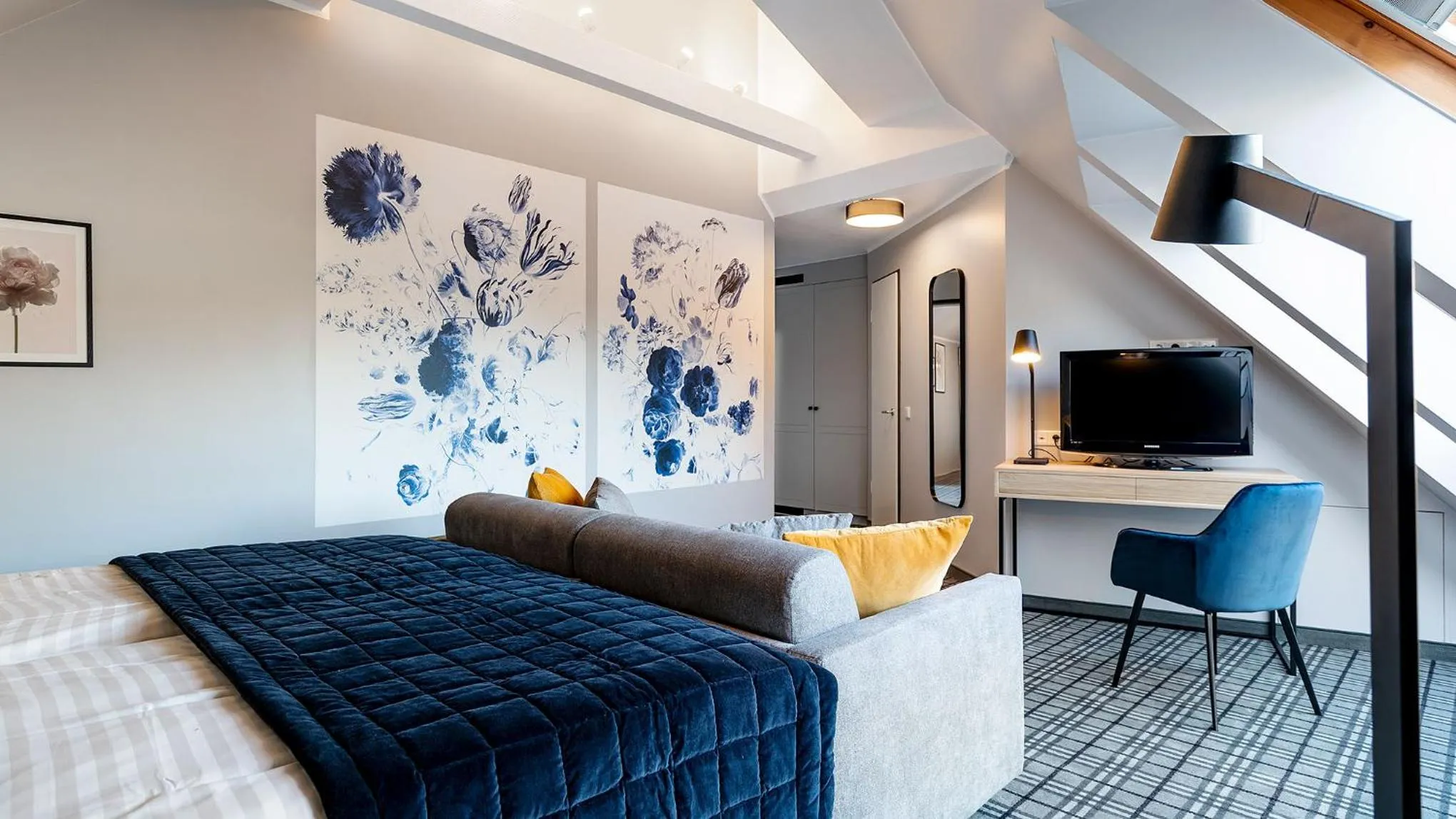 Staff, Bed in Hotel Ambiente