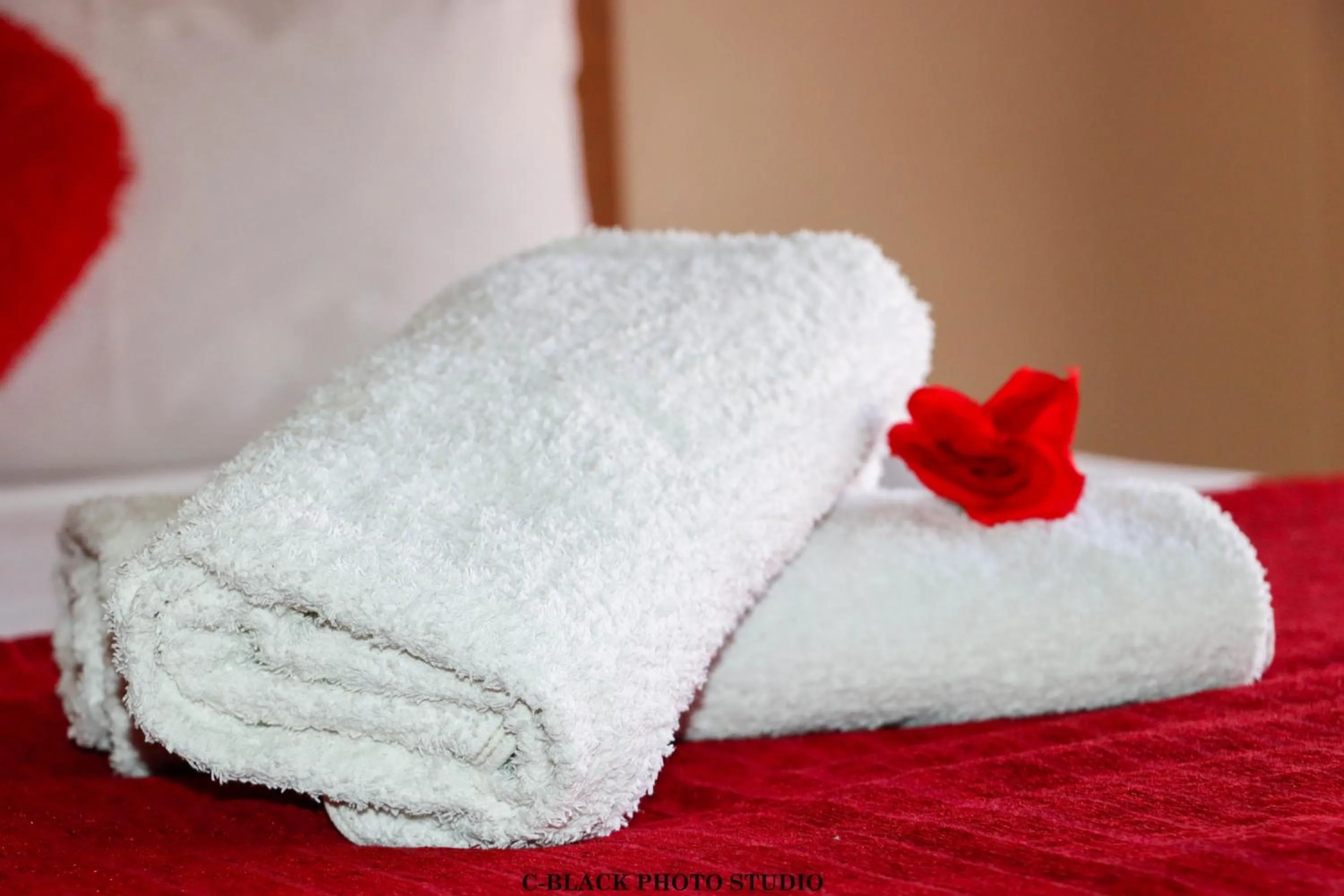 towels, Bed in Meet Mekaar Resorts - Nquthu Hotel