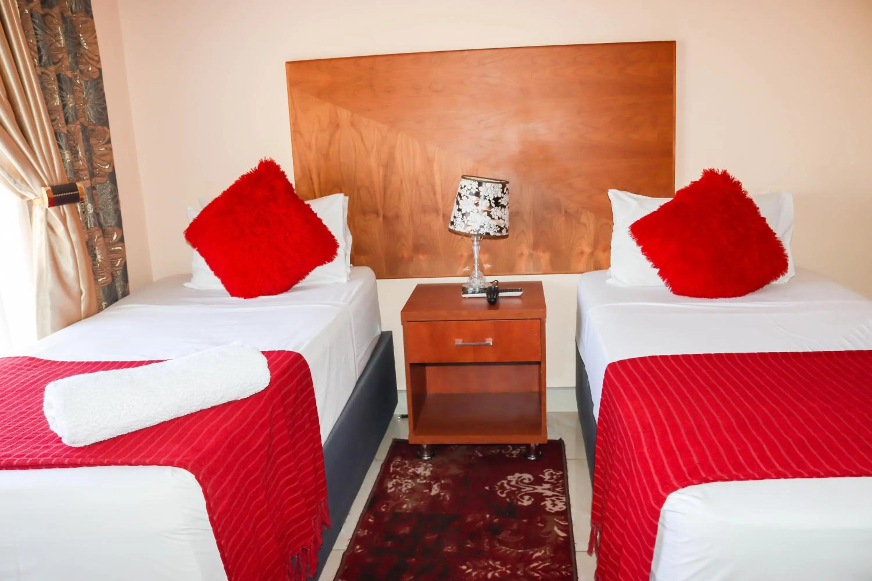 Bed in Meet Mekaar Resorts - Nquthu Hotel