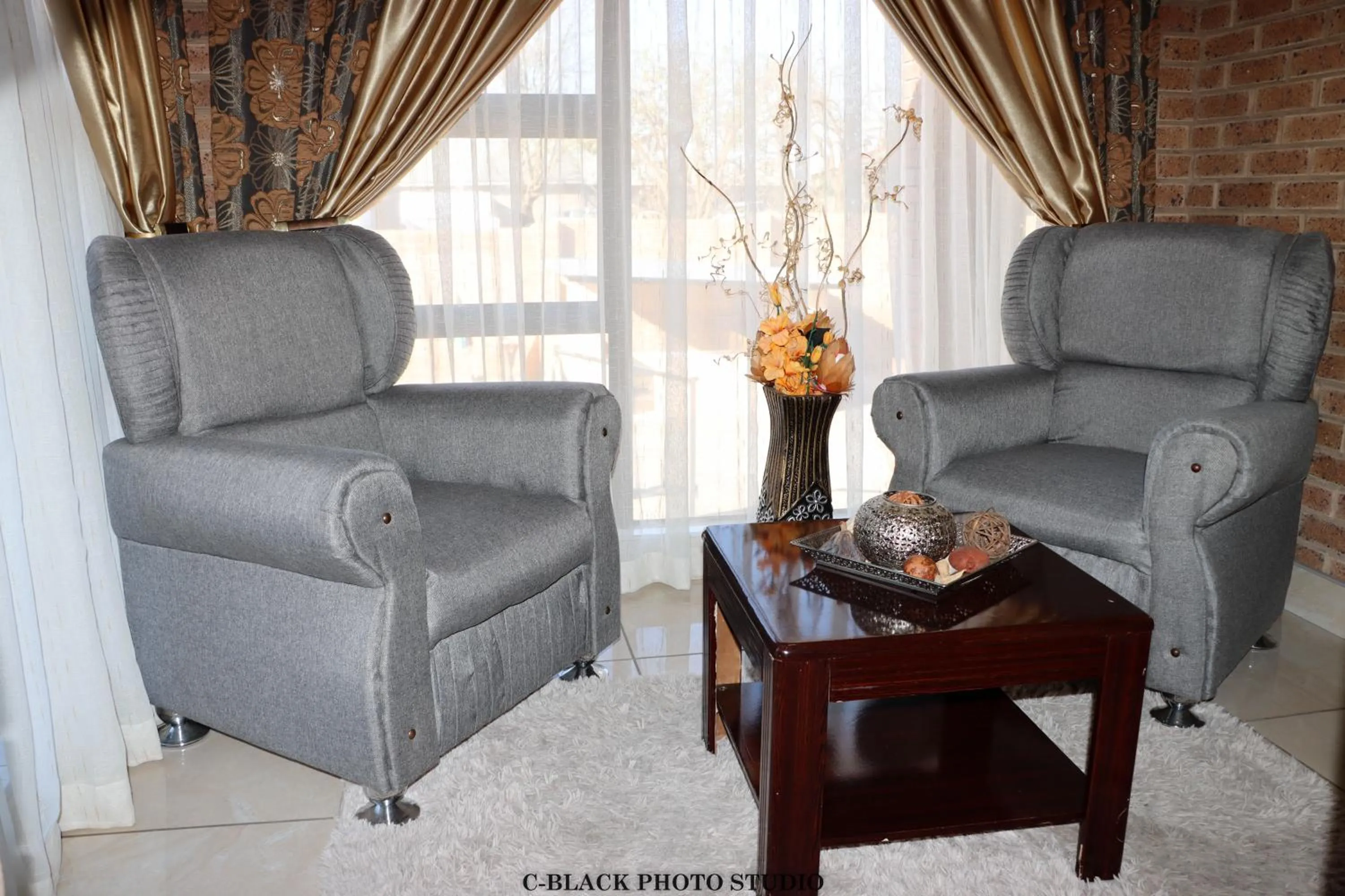 Seating area in Meet Mekaar Resorts - Nquthu Hotel