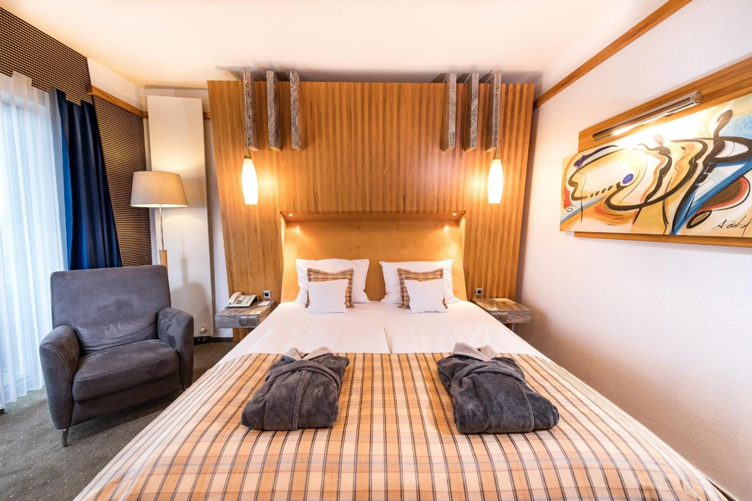 Photo of the whole room, Bed in Göbels Schlosshotel "Prinz von Hessen"