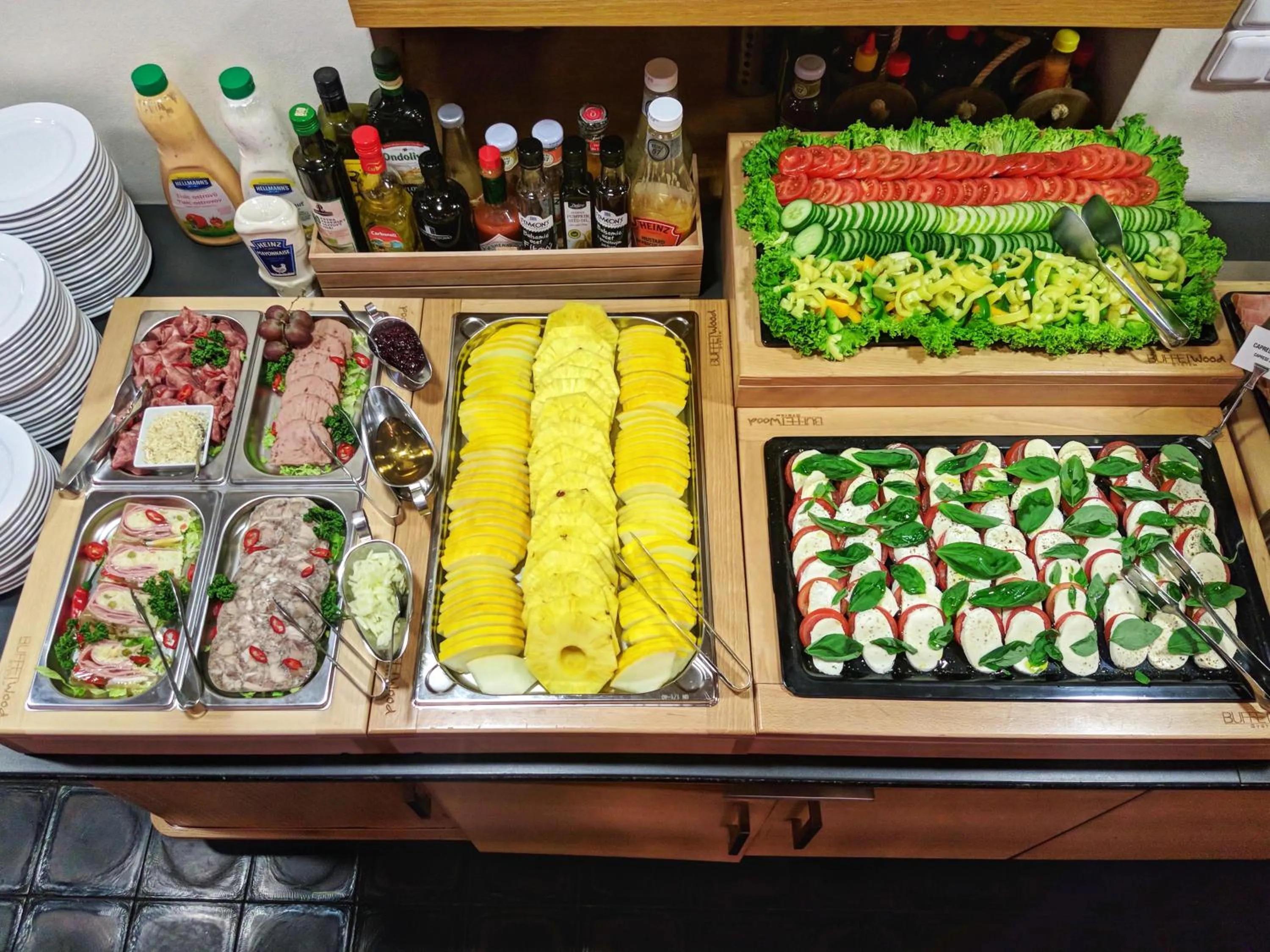 Buffet breakfast in Aparthotel Lípa