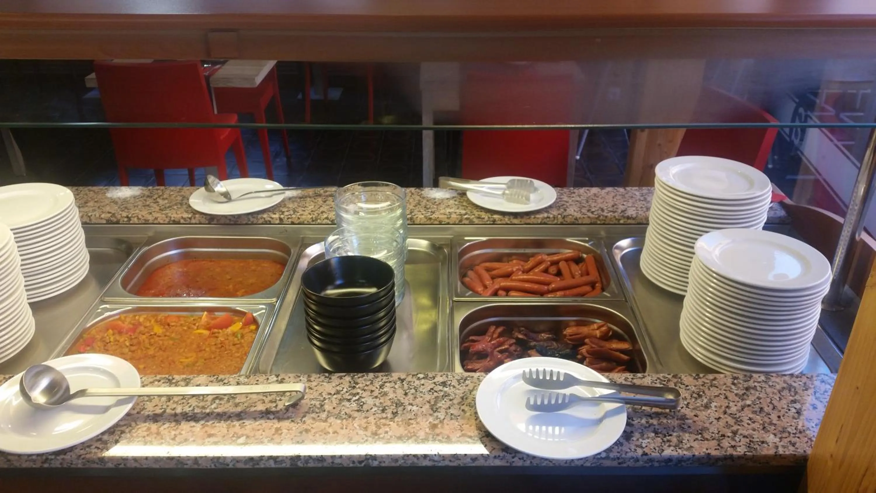 Buffet breakfast in Aparthotel Lípa