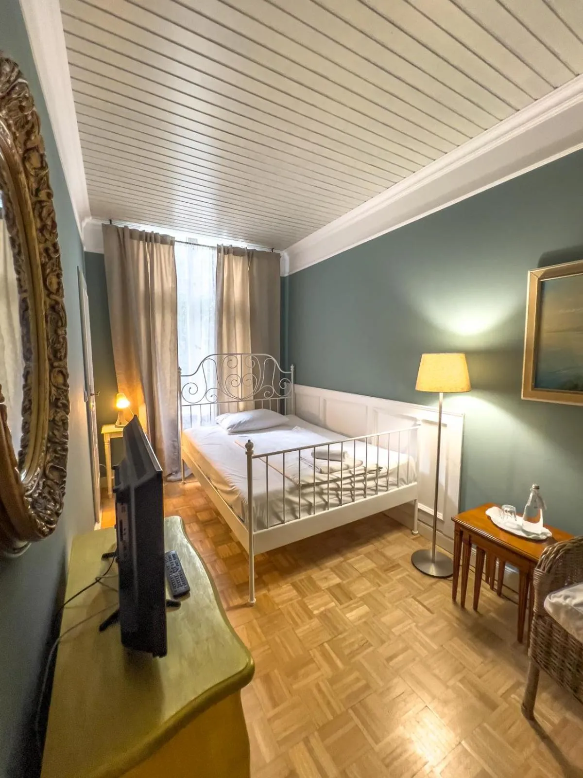 Photo of the whole room, Bed in Hotel-Maison Am Olivaer Platz