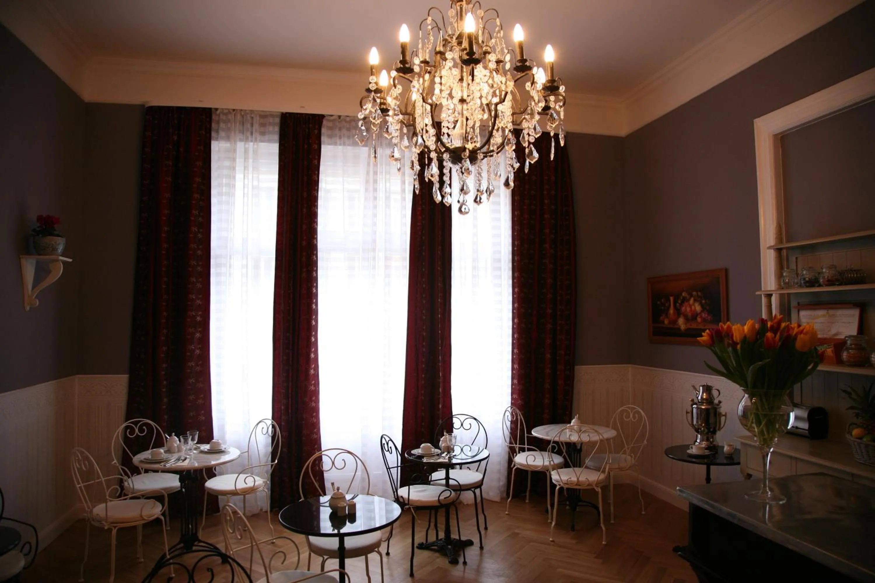 Food and drinks in Hotel-Maison Am Olivaer Platz