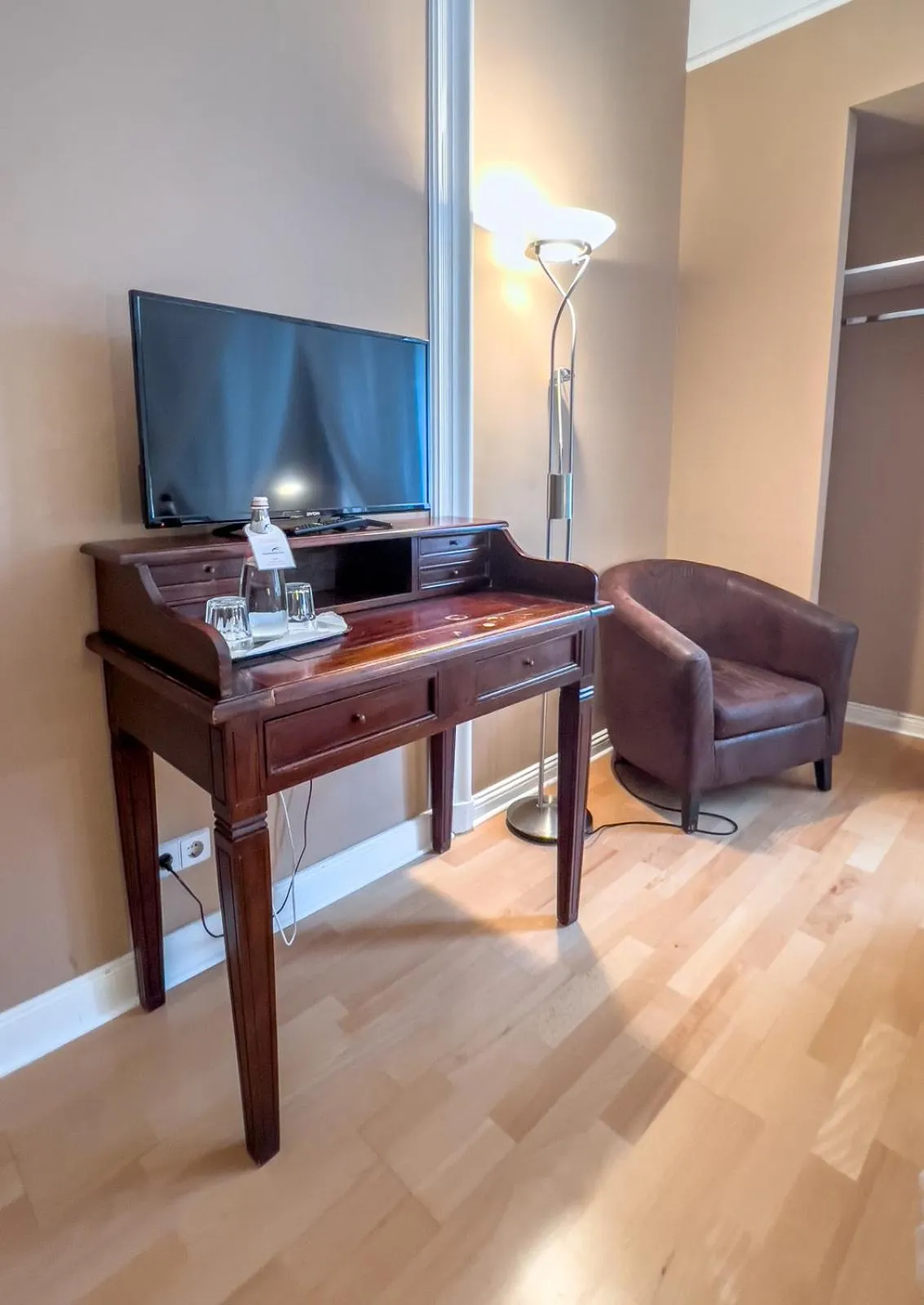 TV and multimedia in Hotel-Maison Am Olivaer Platz