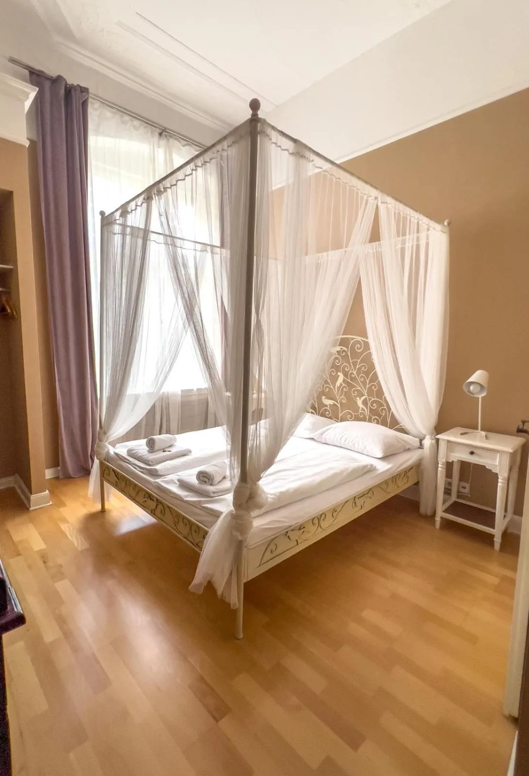 Bed in Hotel-Maison Am Olivaer Platz