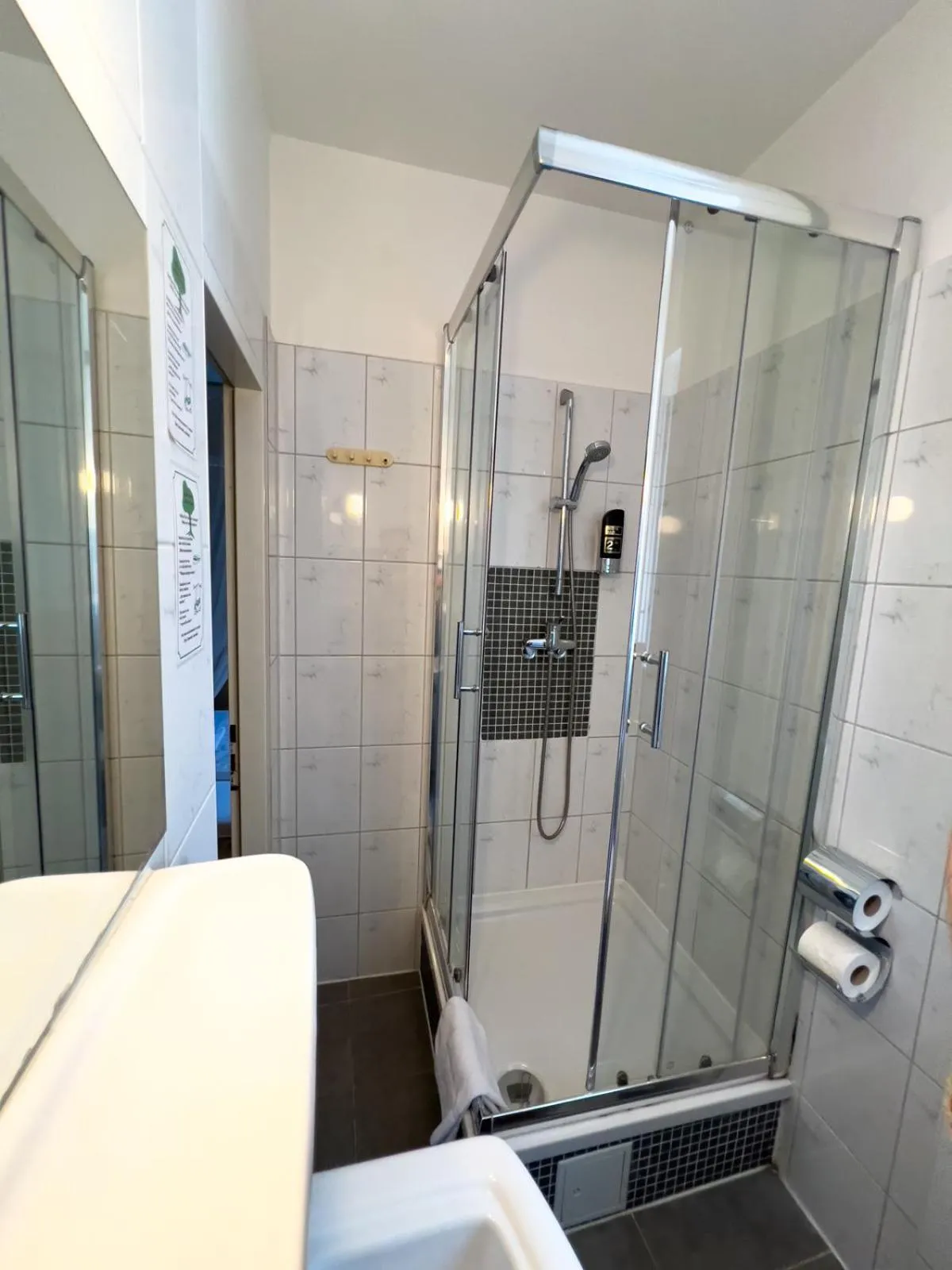 Bathroom in Hotel-Maison Am Olivaer Platz