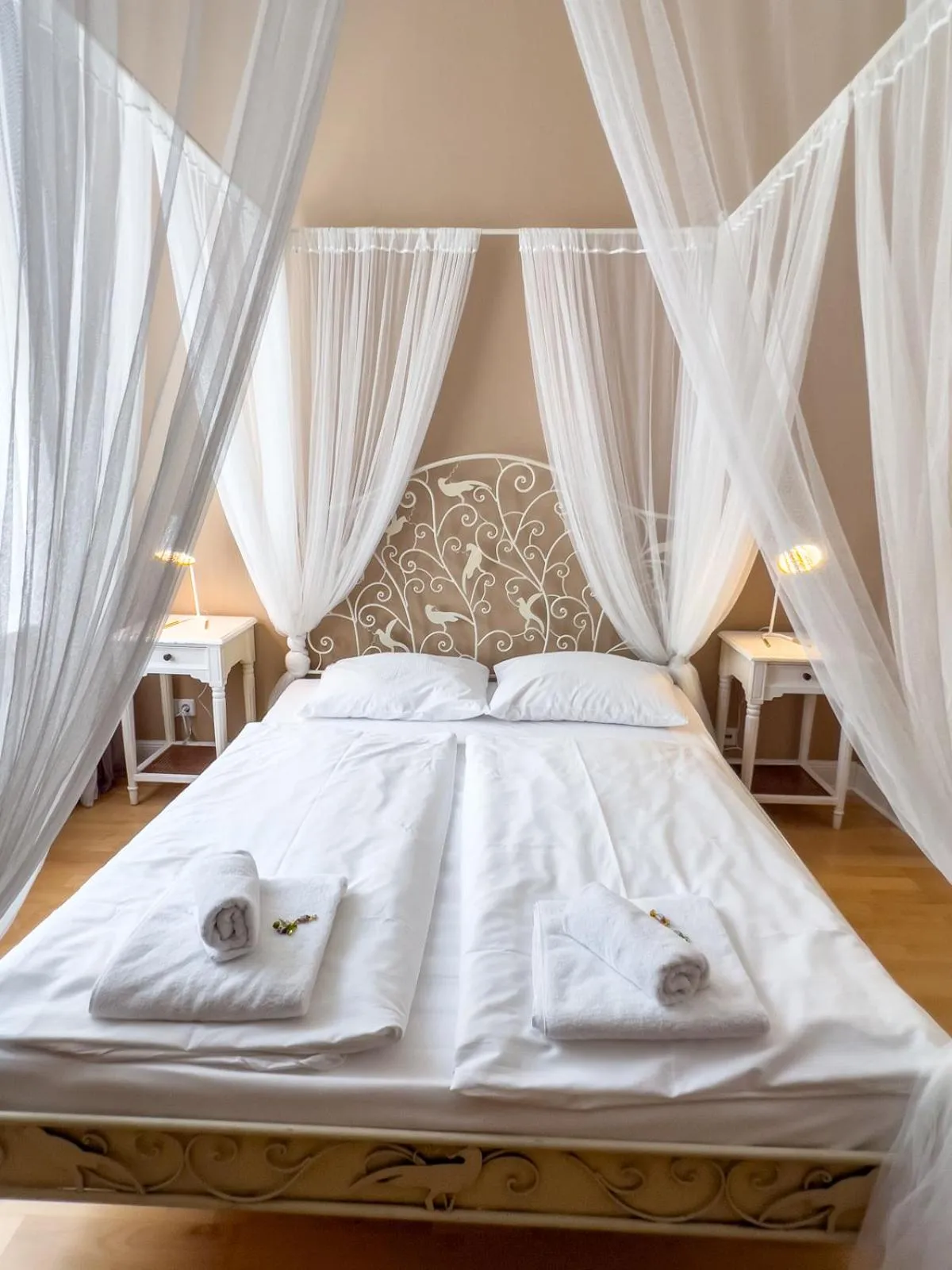 Bed in Hotel-Maison Am Olivaer Platz