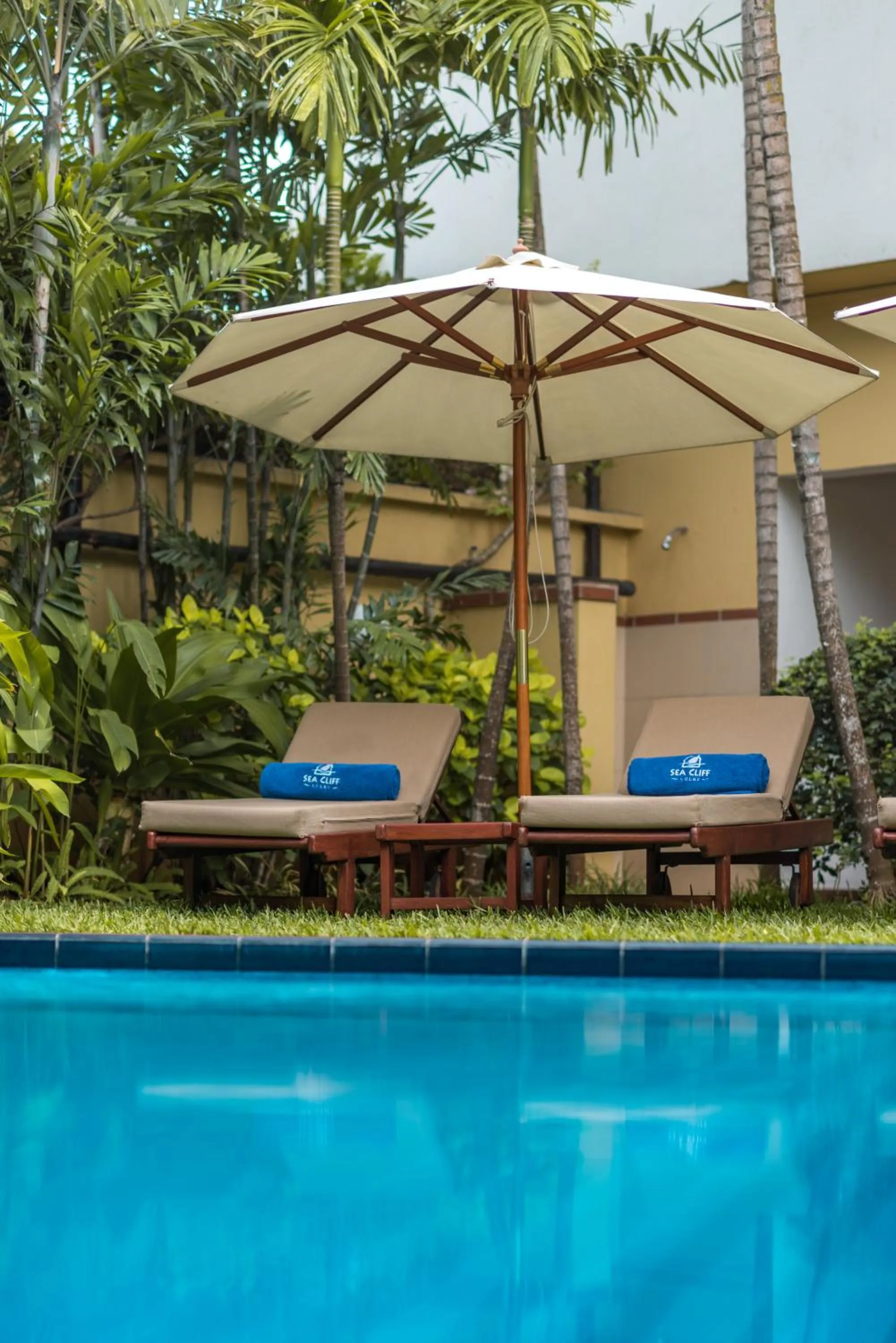 Swimming pool in Sea Cliff Court Hotel & Luxury Apartments