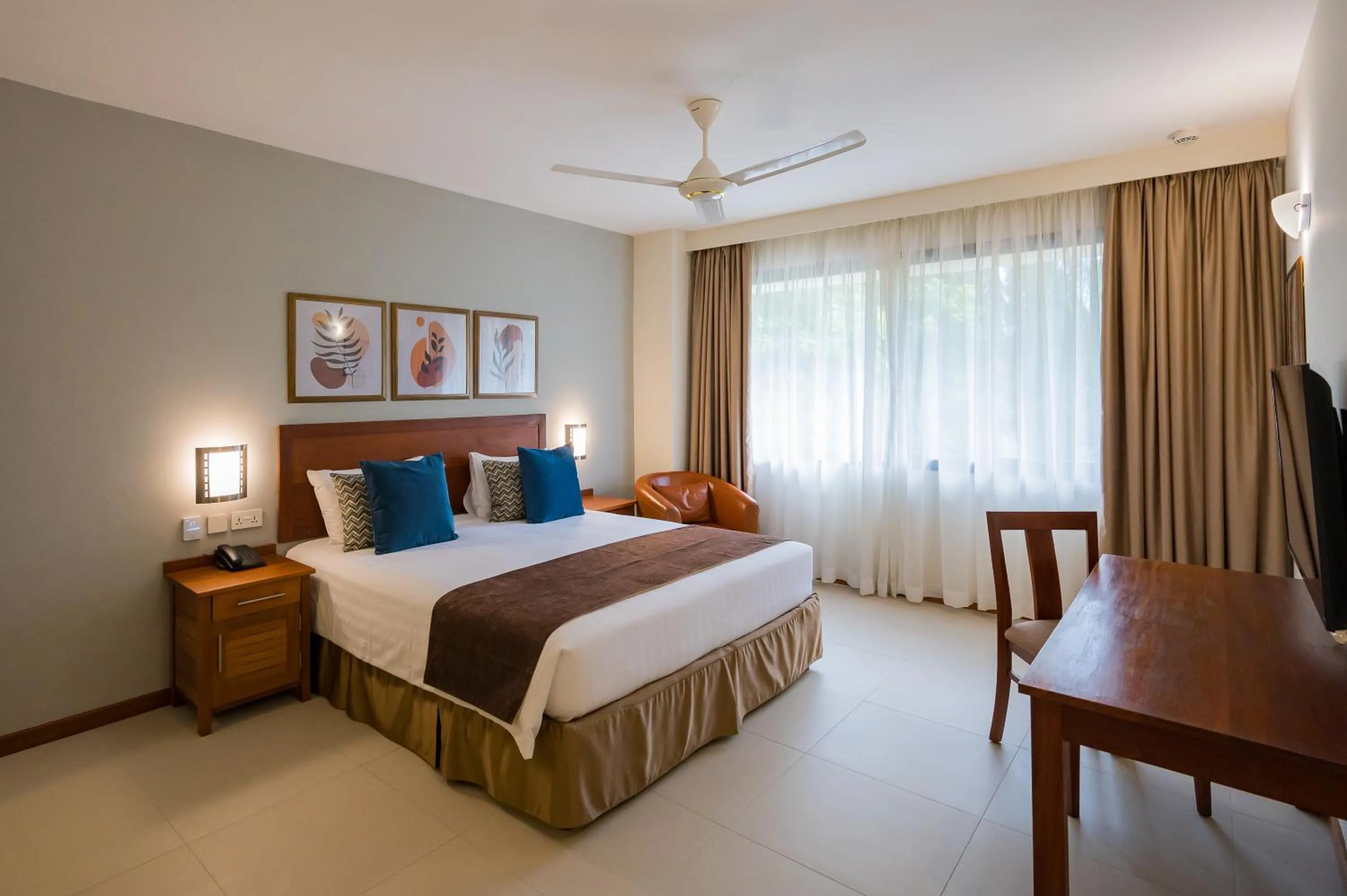 Bed in Sea Cliff Court Hotel & Luxury Apartments