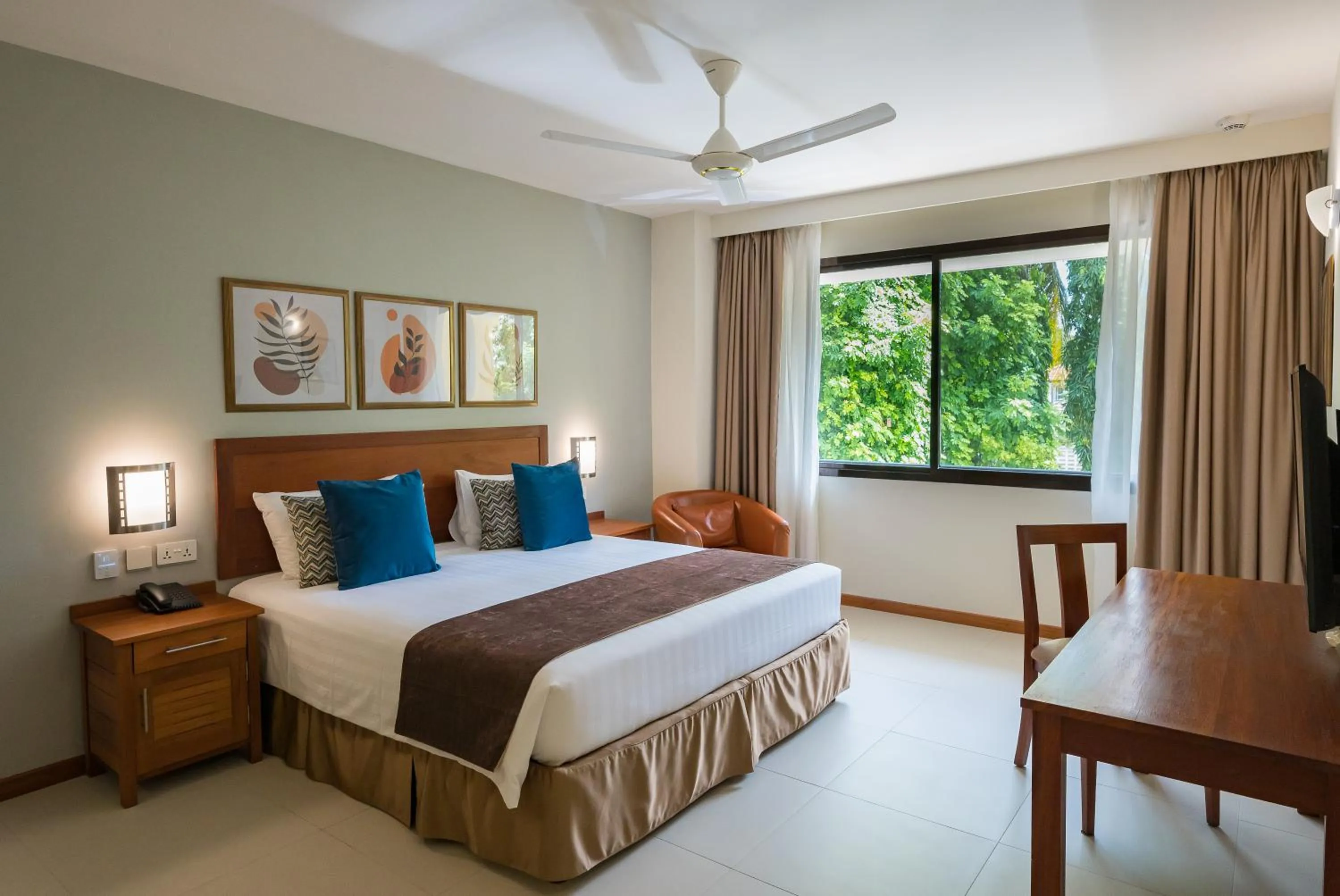 Bed in Sea Cliff Court Hotel & Luxury Apartments