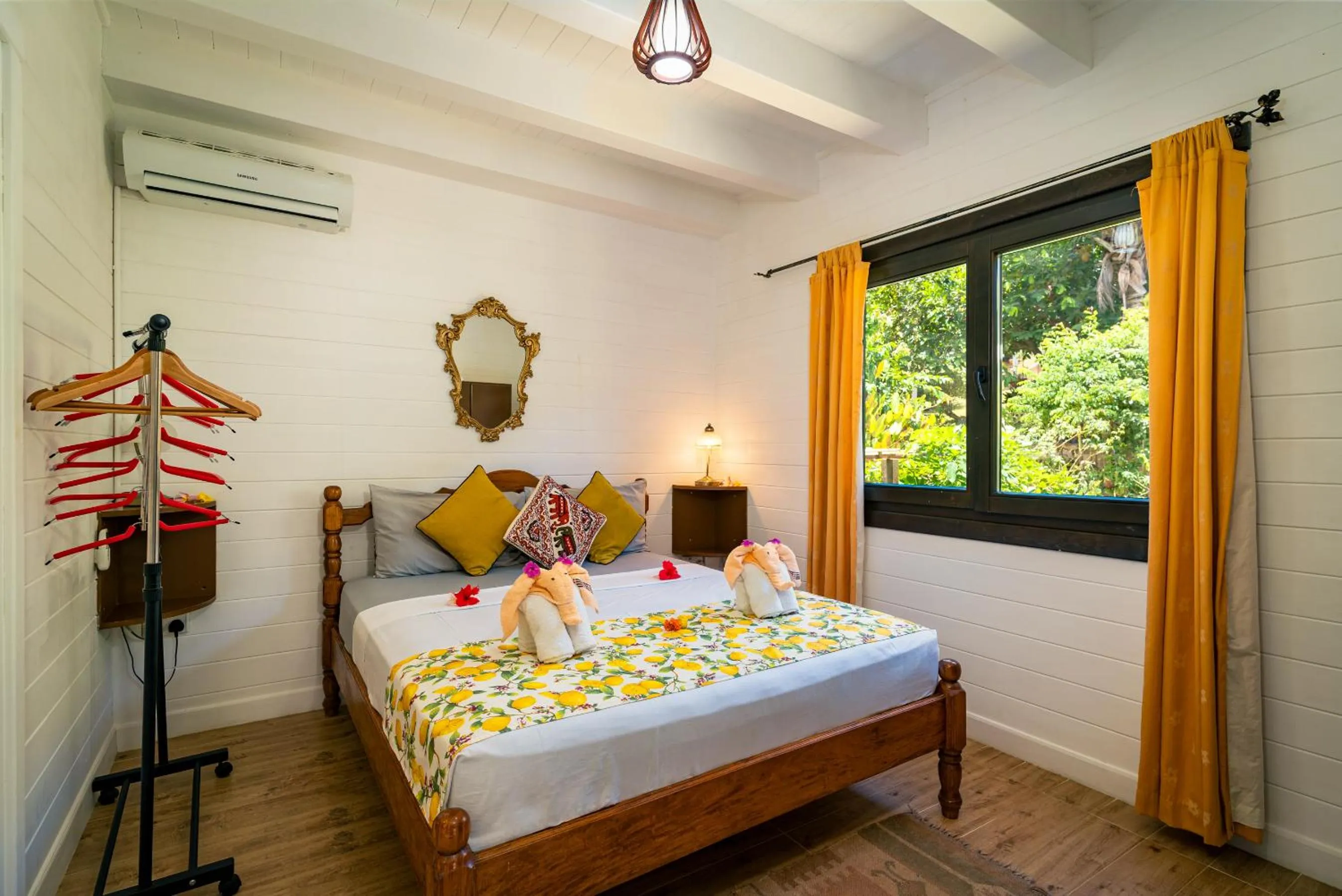 Bed in Lemongrass Lodge